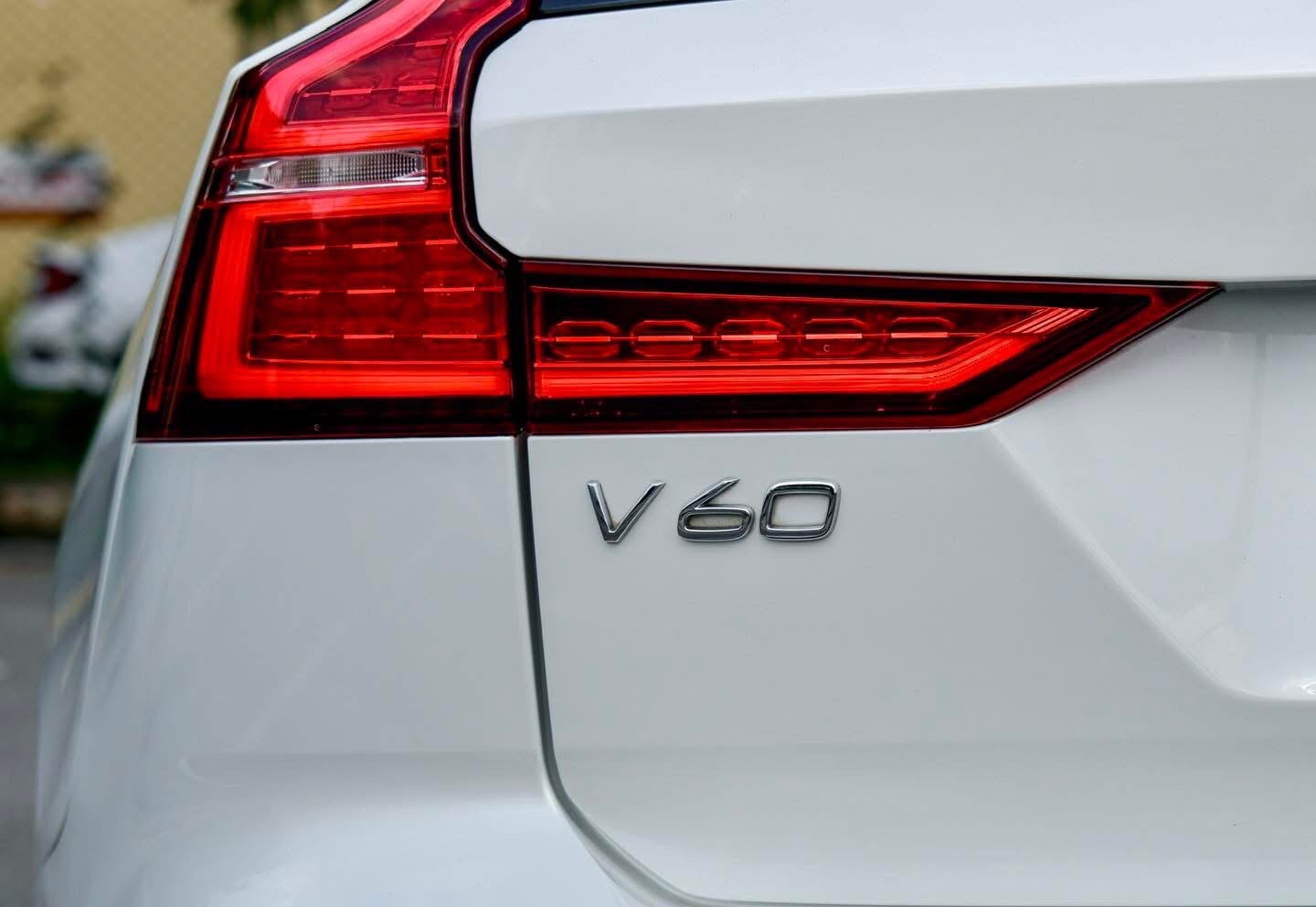 Volvo V60 T8 Plug-in Hybrid Inscription ปี 2021