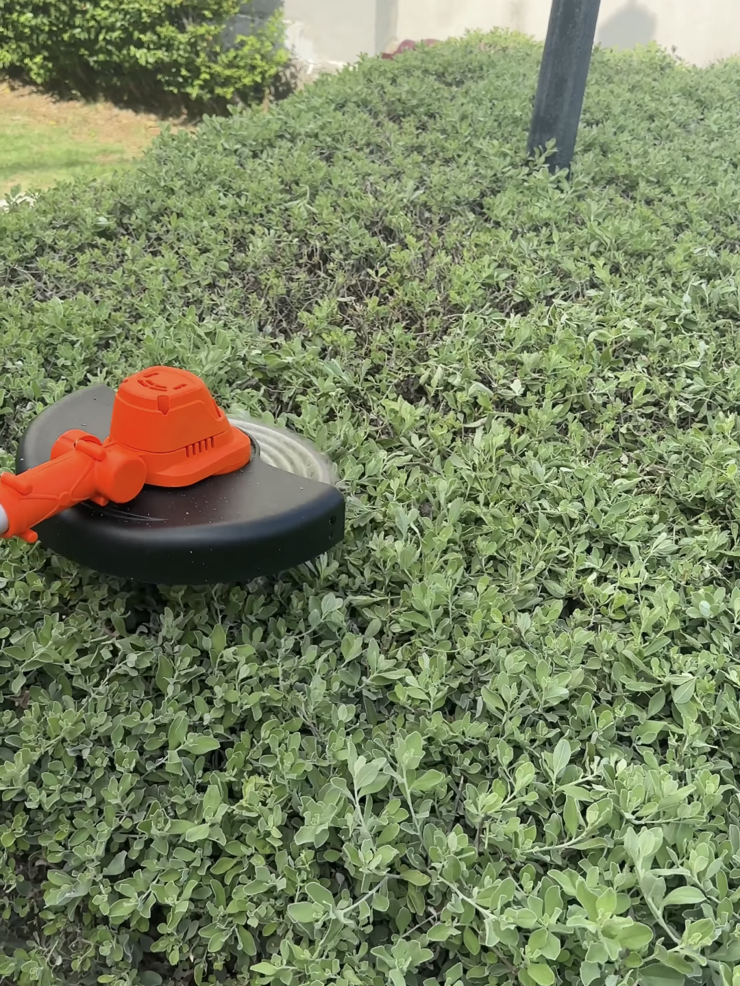 เครื่องตัดหญ้าไร้สาย ONSEN 42V พร้อมชุดล้อ และ อุปกรณ์ในกล่อง