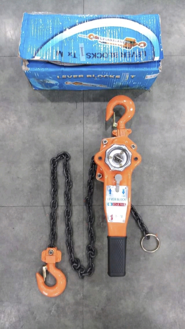 รอกโซ่มือโยก STARWAY โซ่ยาว 1.5 เมตร (กำมะลอ)