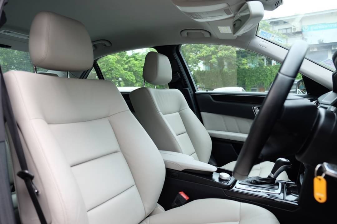 Mercedes Benz E200 cgi ปี 2011