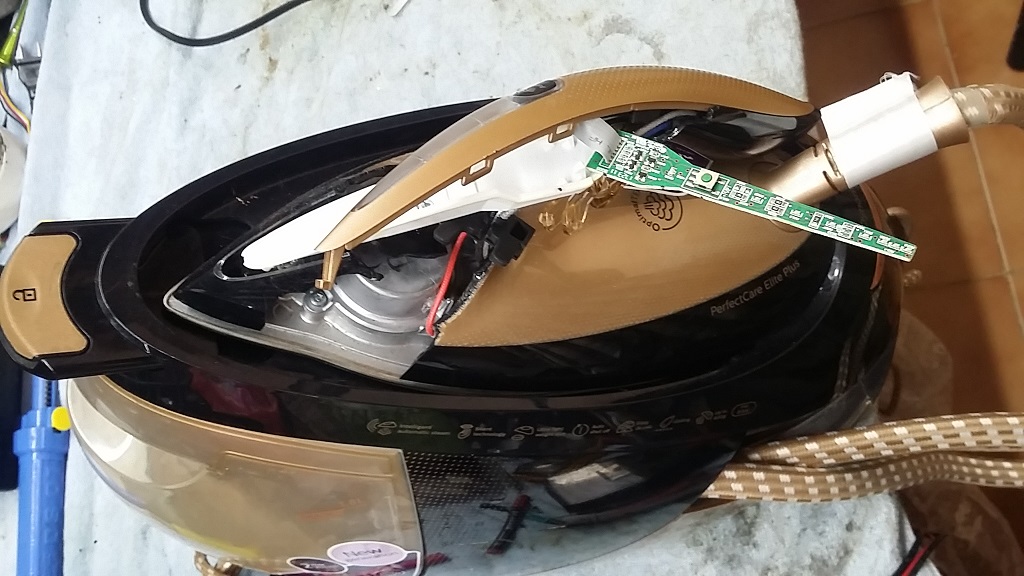 ซ่อมเตารีดไอน้ำ ยี่ห้อ PHILIPS รุ่น GC9682 อาการ Body ด้ามจับแตกหัก