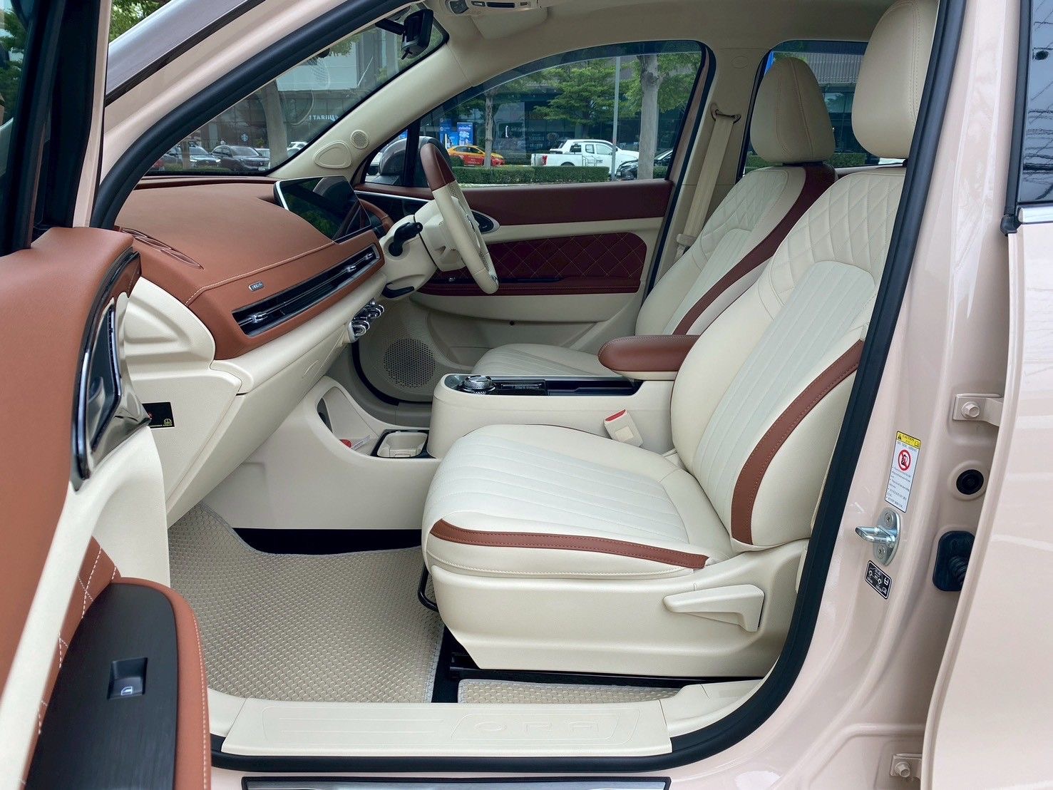 ORA Good Cat ULTRA 500 ปี 2023 สีเบจ