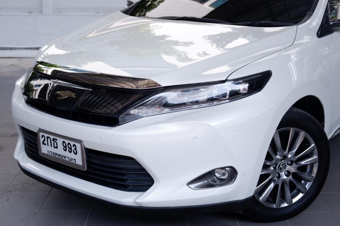 TOYOTA HARRIER สีขาวมุก ปี 2014
