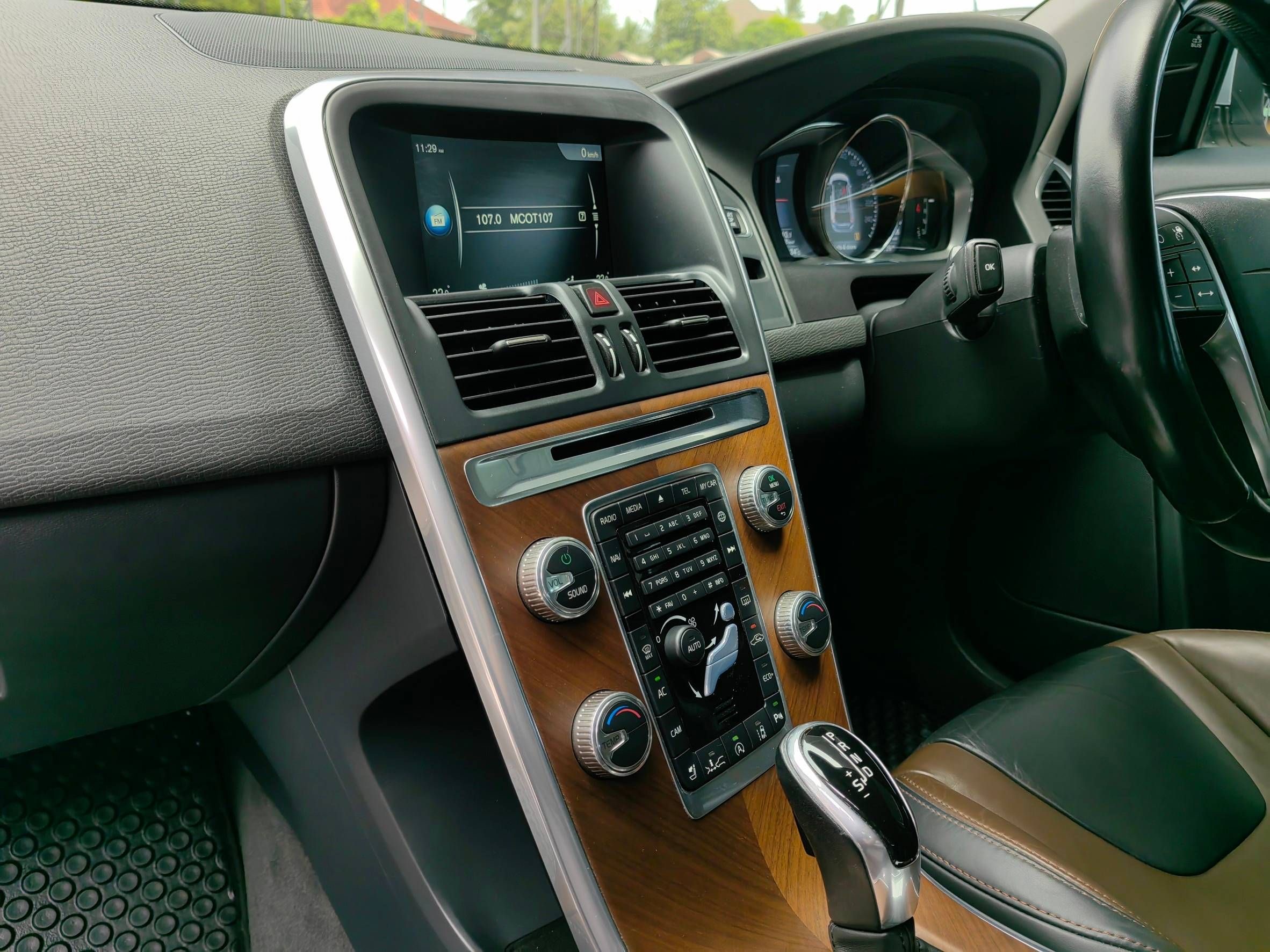 Volvo XC60 2.0 T5 ปี 2016