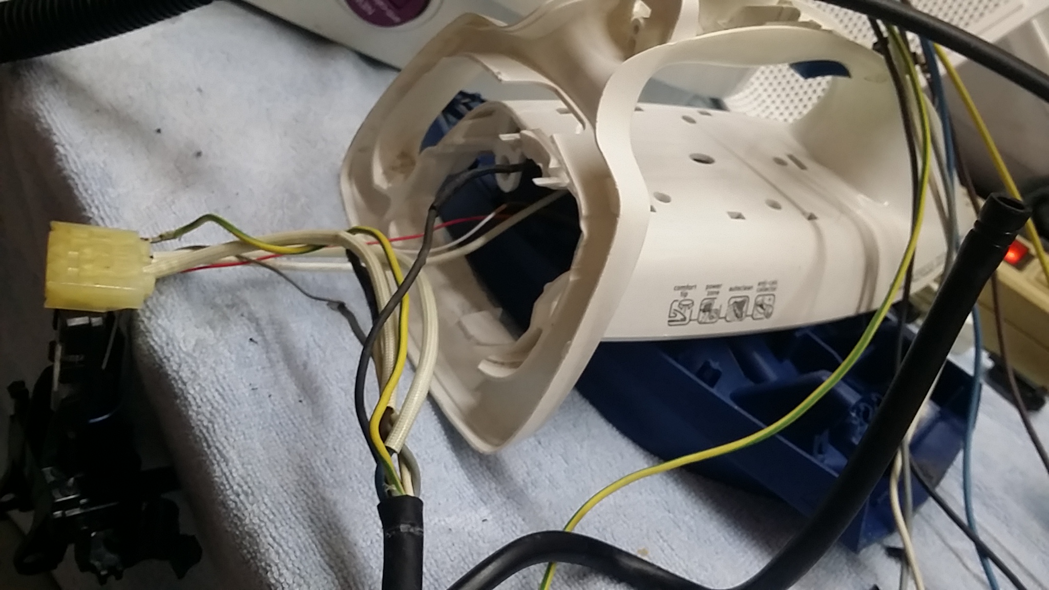 ซ่อมเตารีดไอน้ำ ยี่ห้อ TEFAL รุ่น GV8960 อาการหน้าเตารีดไม่ร้อน