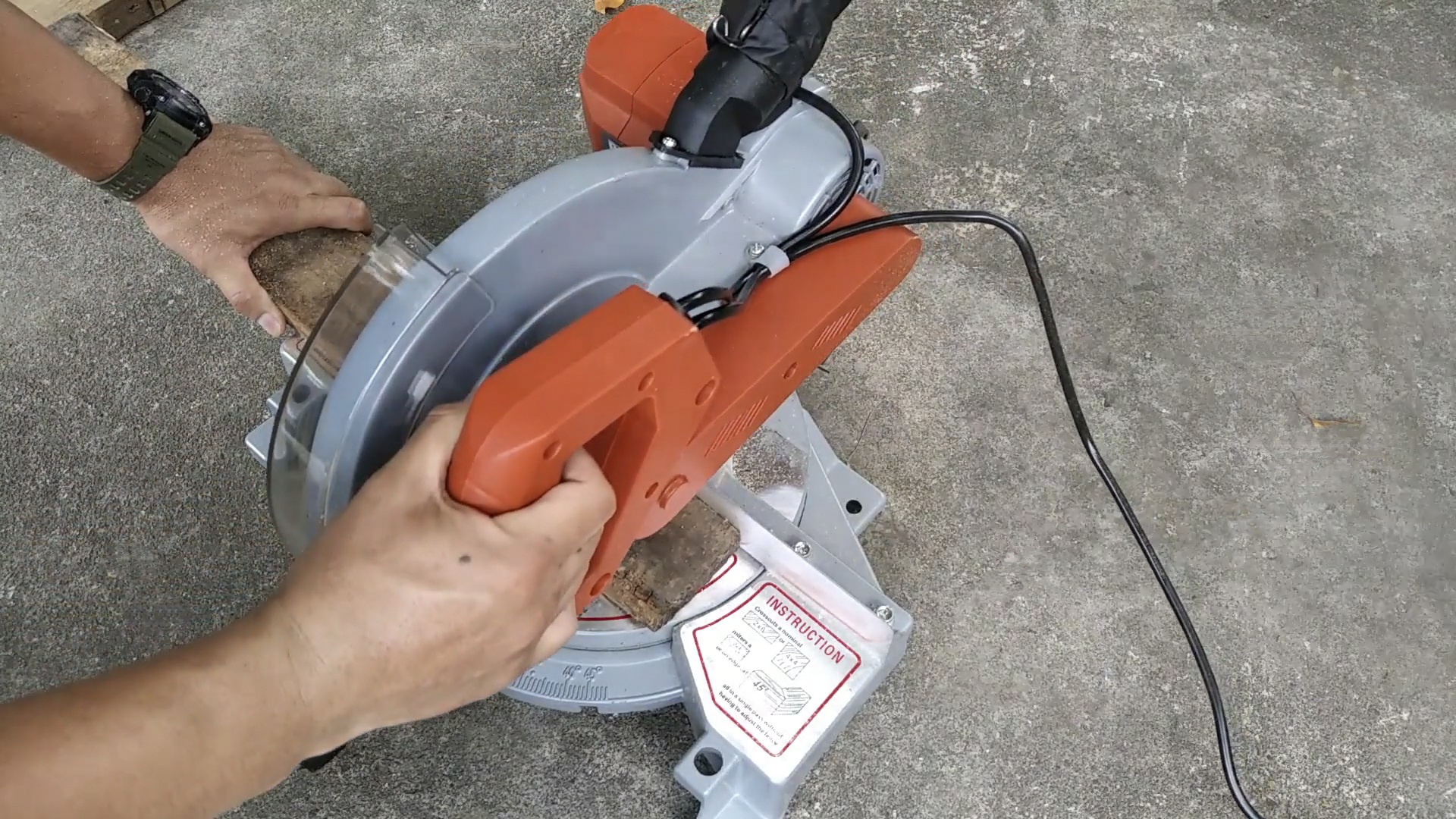 แท่นตัดองศา BERALA รุ่น BL-9255 ขนาด 10 นิ้ว