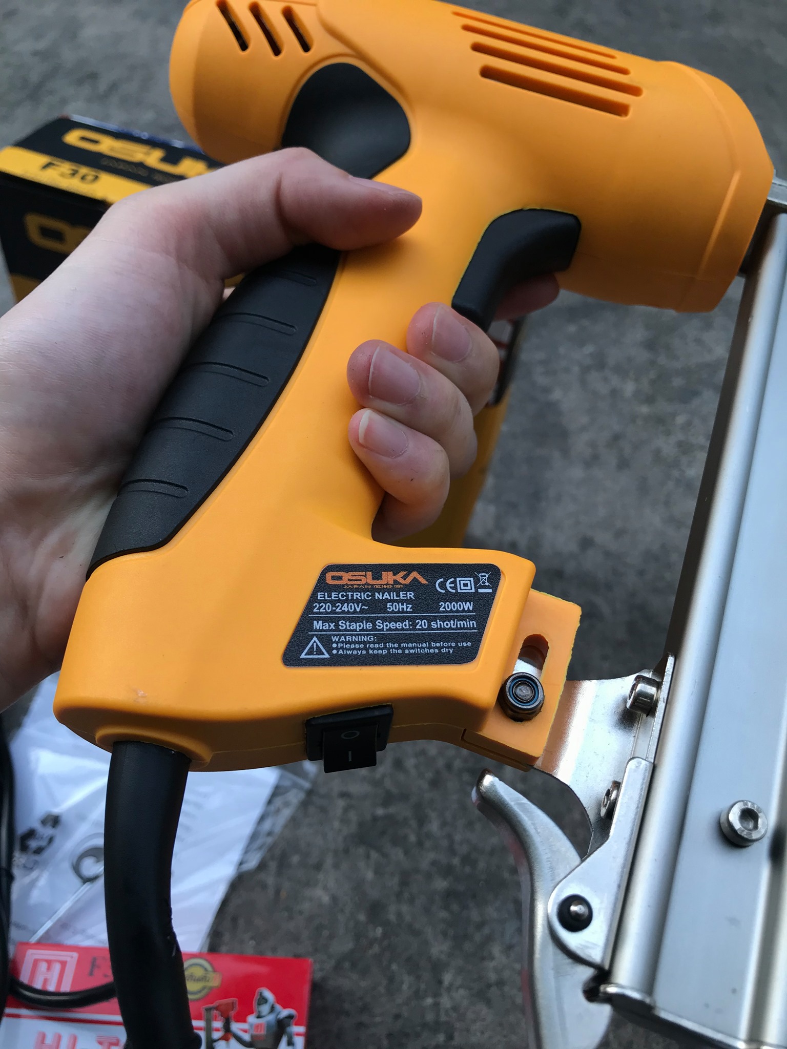 ปืนยิงแม็กไฟฟ้า มี2แบบ แบบขาเดี่ยว แบบขาคู่