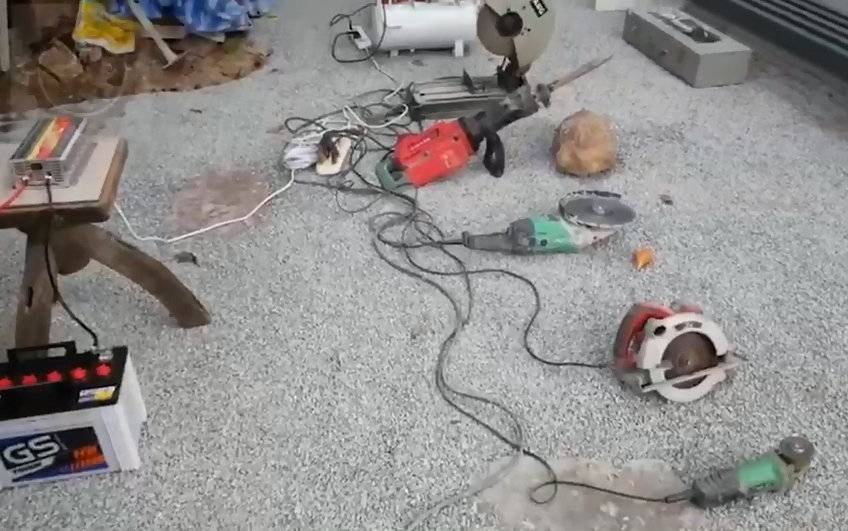 อินเวอร์เตอร์ แปลงไฟ 12V เป็นไฟบ้าน 220V ขนาด 3,000W แถมฟรี ไฟฉายUSB 1ชิ้น