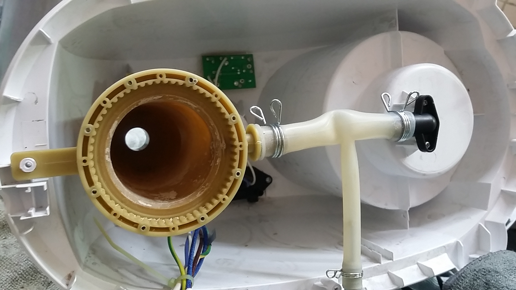 ซ่อมเตารีดไอน้ำ ยี่ห้อ Electrolux รุ่น EGS2003 อาการซ๊อตเปิดไม่ติด