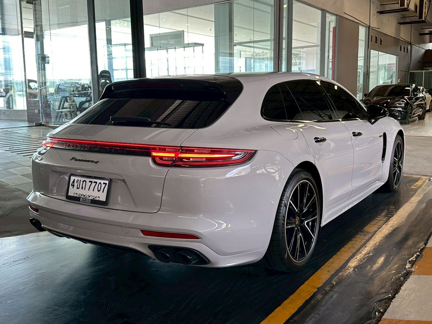 Porsche Panamera 4 e-hybrid Turismo ปี 2018