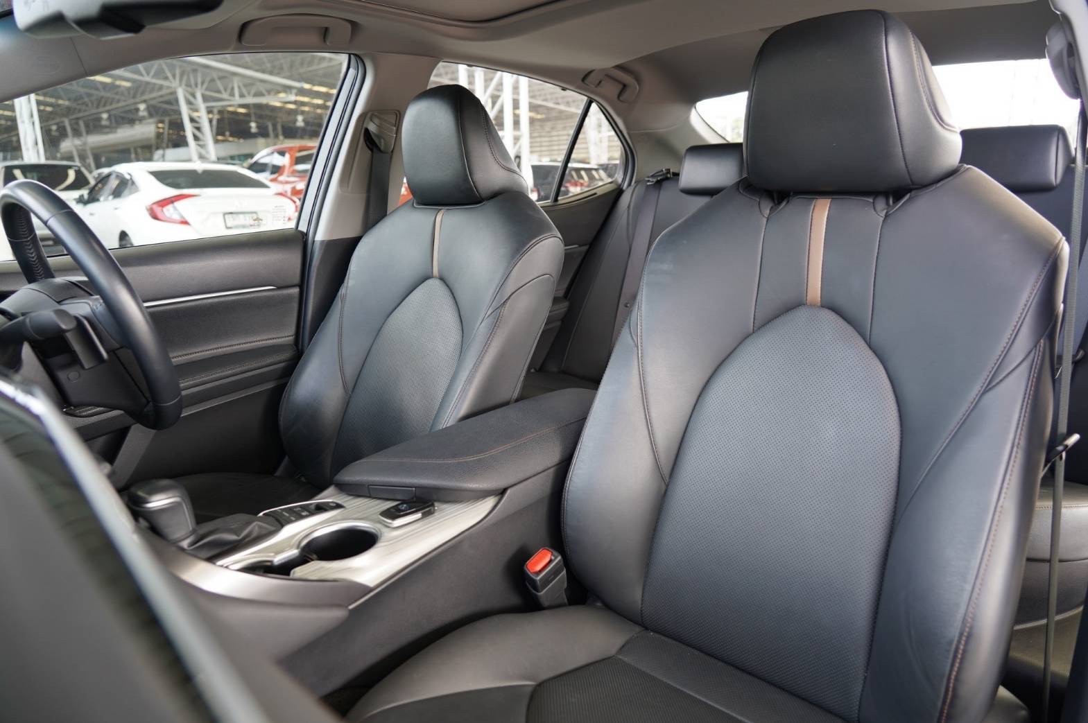 TOYOTA CAMRY 2.5 HV A/T ปี 2018