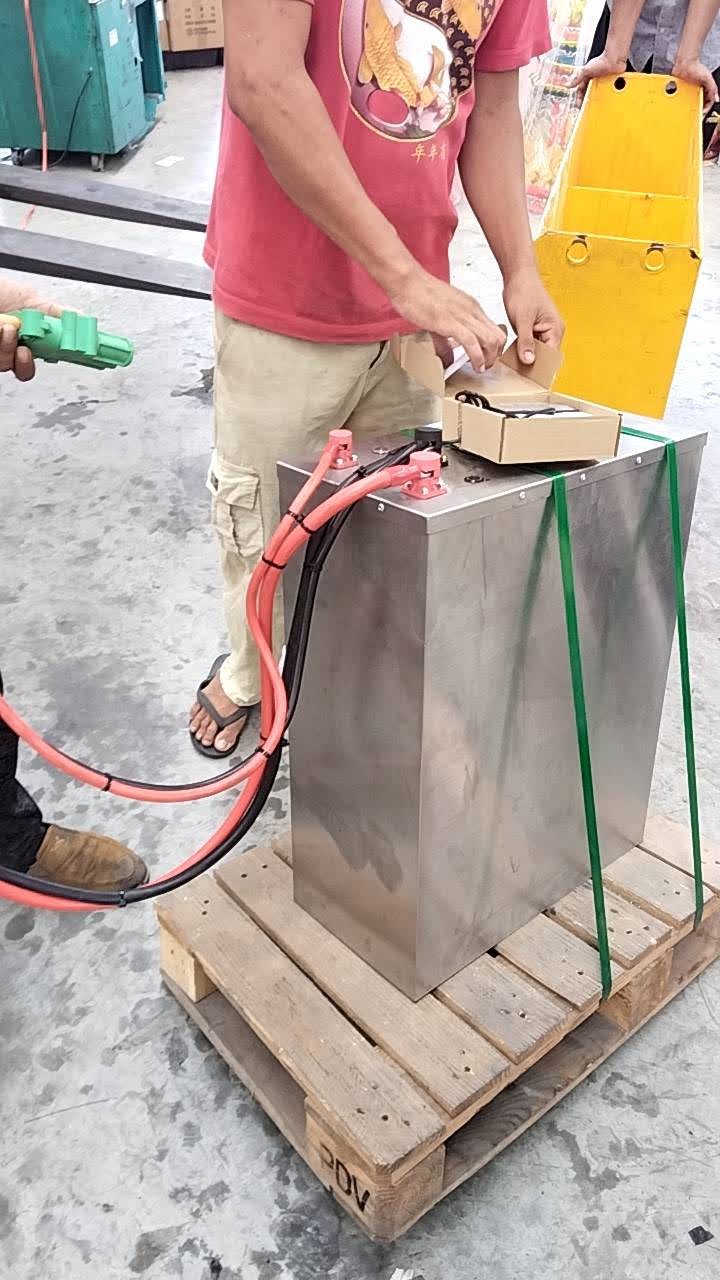 แบตเตอรี่ลิเธียมทำสำหรับโฟล์คลิฟท์ไฟฟ้า รถยกไฟฟ้า forklift 24v 48v