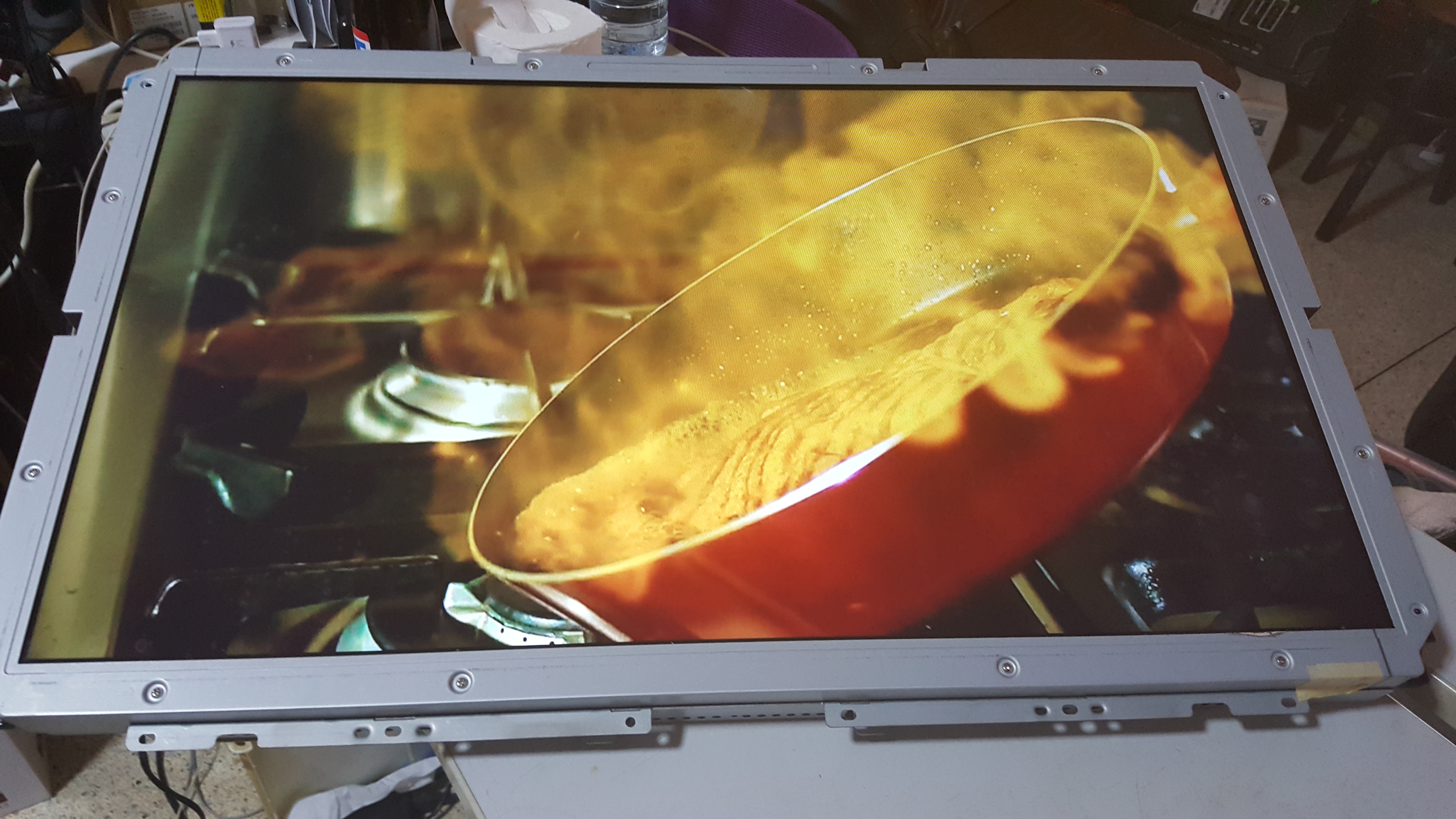 ซ่อมแอลซีดีทีวี LCD-TV ยี่ห้อ SAMSUNG รุ่น LA32A450C1 เปลี่ยนฟิล์มจอ