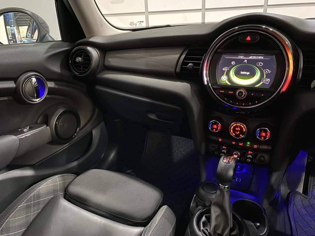 Mini Copper A 5 TURER RHD 1.5 turbocharged V3 F55 CBU ปี 2015