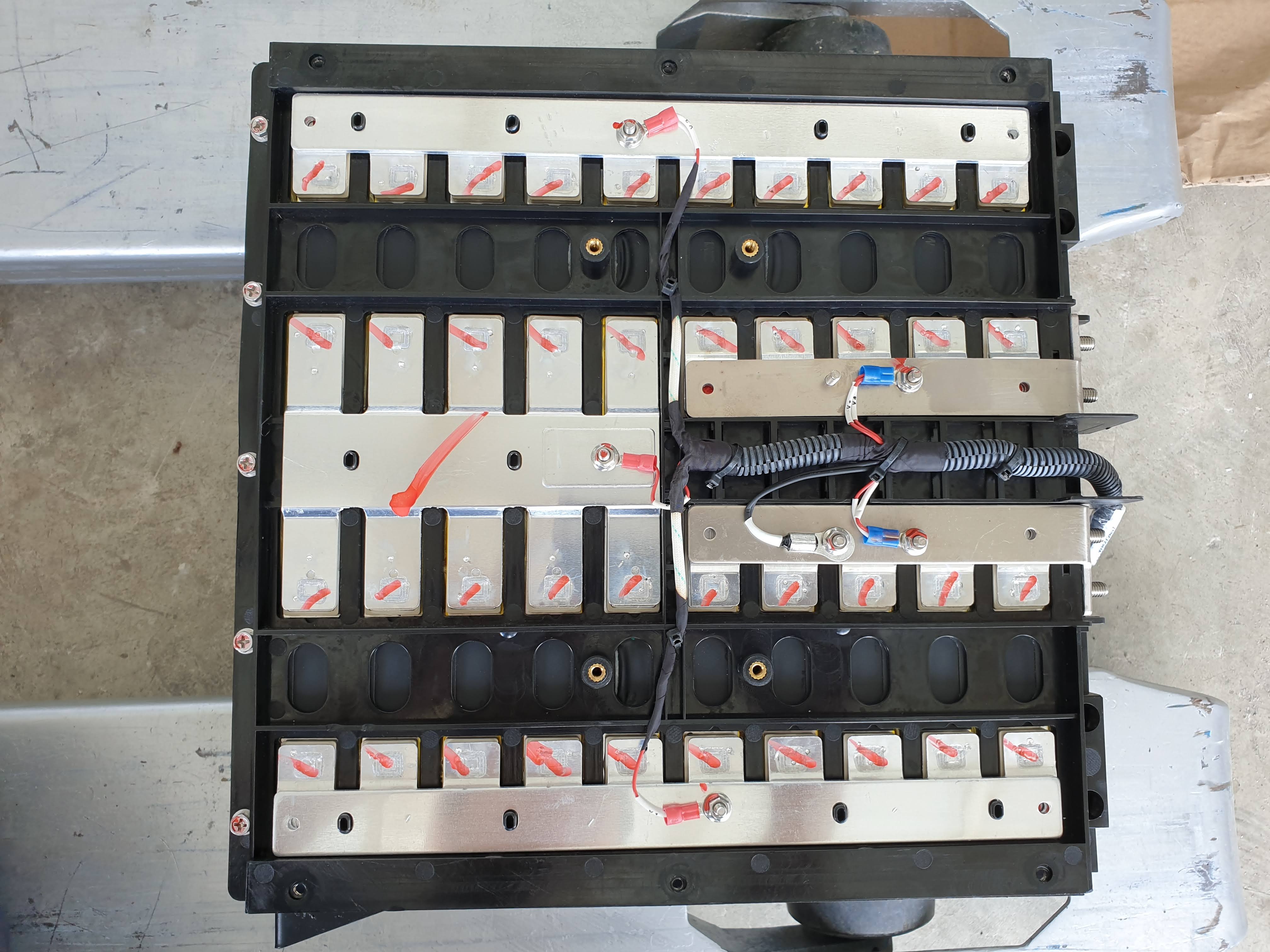 แบตเตอรี่โมดูล 12v 24v 48v 160ah ประกอบตามสั่ง สำหรับงานที่ต้องใช้กระแสสูง