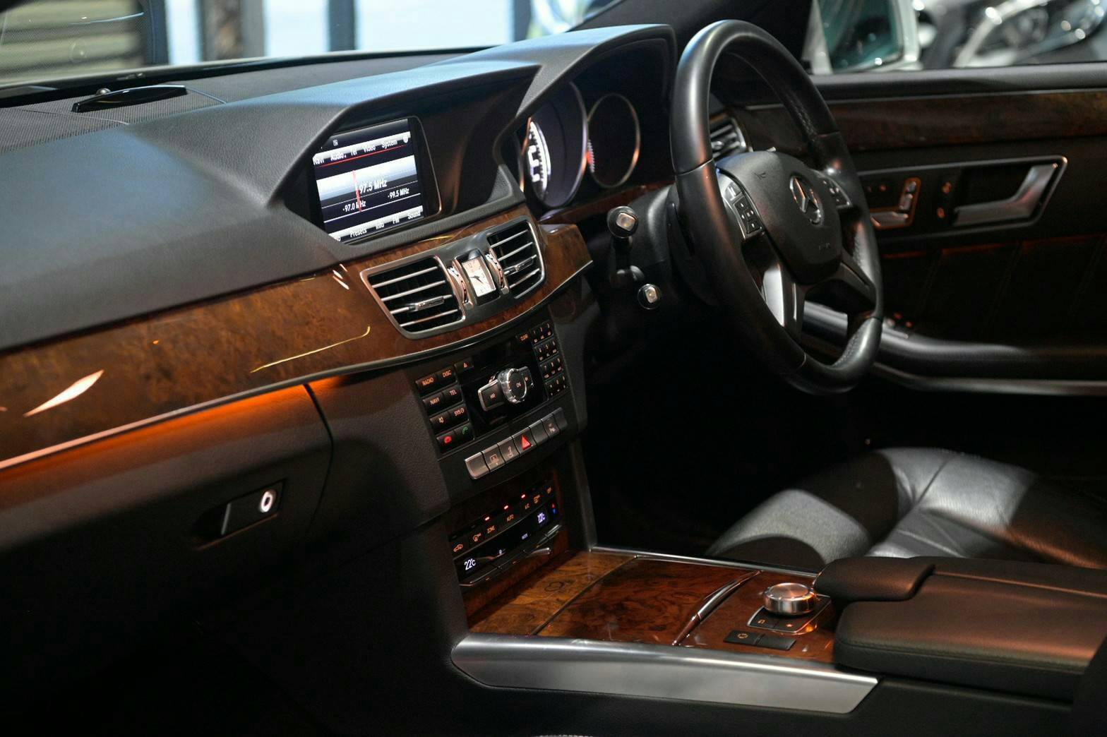 Mercedes-Benz E300 Blutec Hybrid Exclusive ปี 2013
