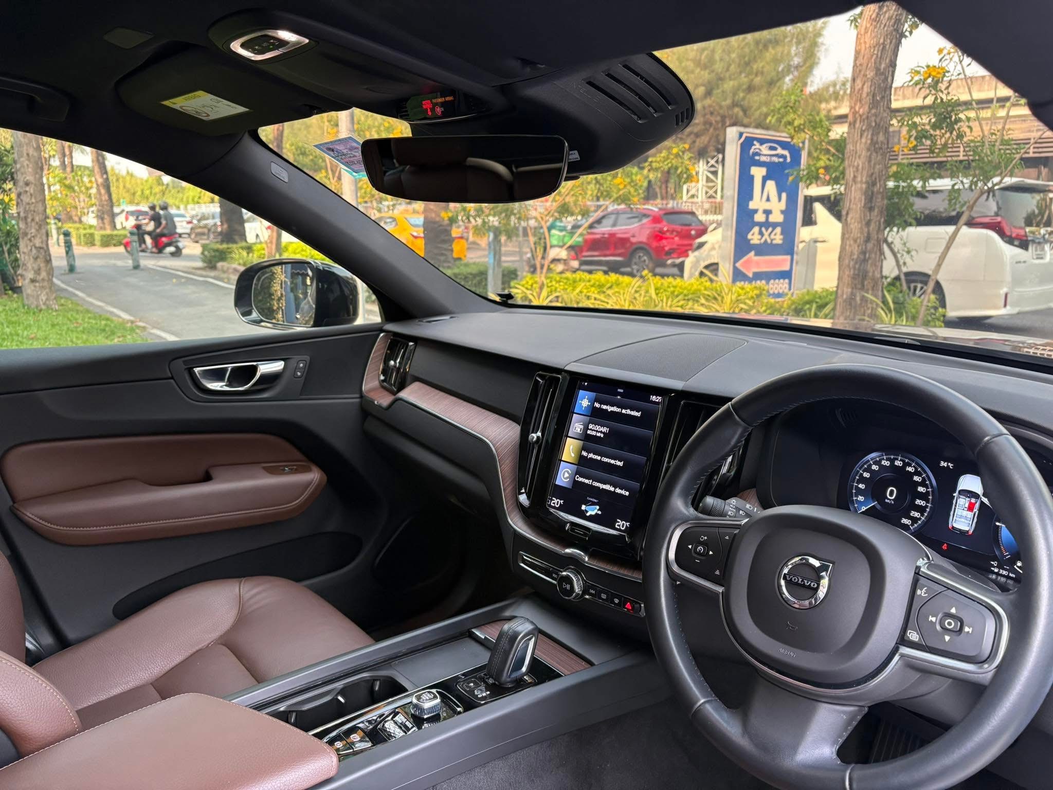 Volvo XC60 T8 recharge R design ปี 2021