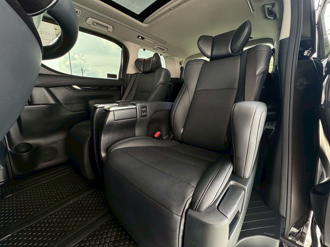 Toyota Alphard 2.5 SC Package ปี 2021
