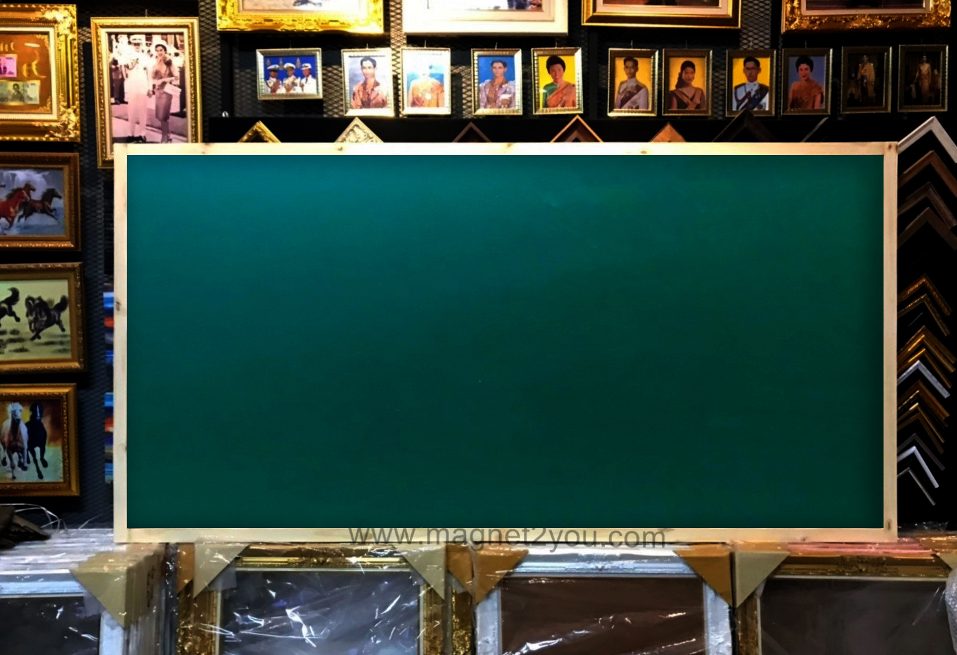 กระดานเขียว 120x240 ติดผนัง (โครง 10 MM) กรอบไม้สนเลือกสีได้