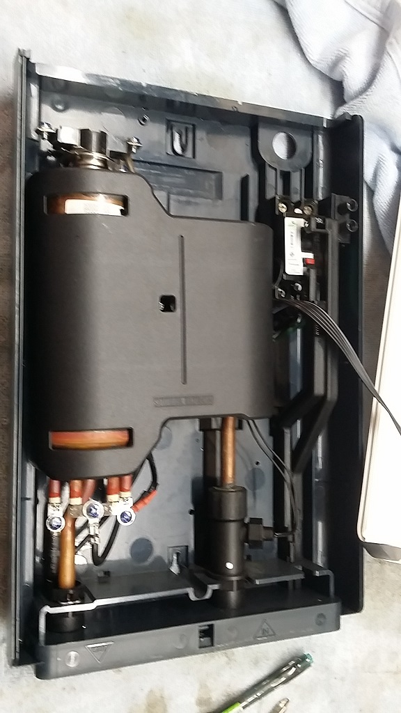 ซ่อมเครื่องทำน้ำร้อน ยี่ห้อ STIEBEL ELTRON รุ่น DHC 8 XG อาการเครื่องไม่ทำงาน