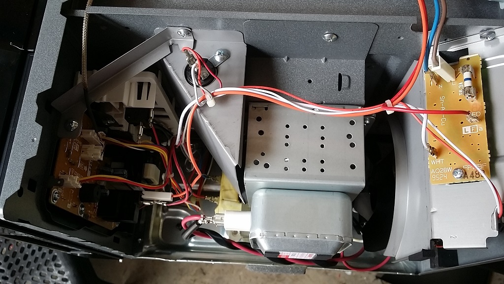 ซ่อมไมโครเวฟ ยี่ห้อ SHARP รุ่น R-29D1(R) เปลี่ยนแผ่นไมก้า