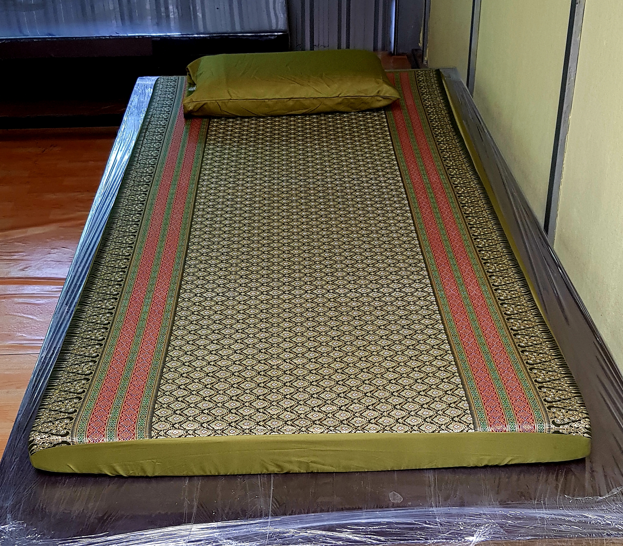 ผ้าปูเบาะนวดไทย ผ้าพิมพ์ทองลายไทย พร้อมปลอกหมอน