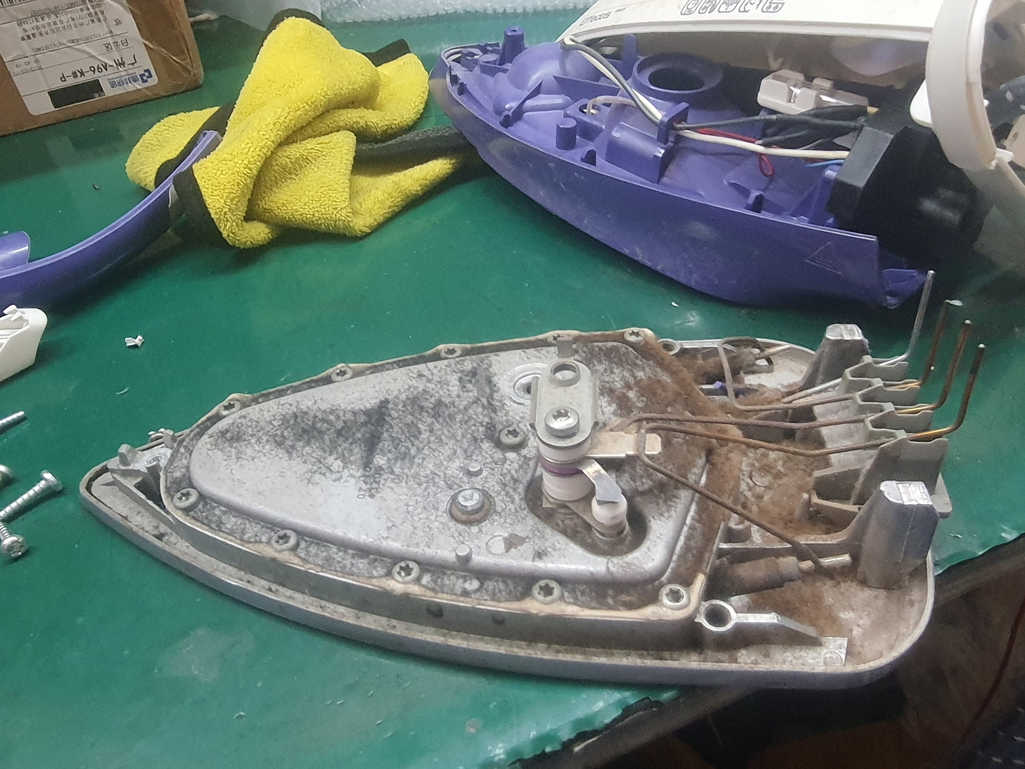 ซ่อมเตารีดไอน้ำ ยี่ห้อ TEFAL รุ่น GV6770 อาการไม่ร้อนไอน้ำไม่ออก