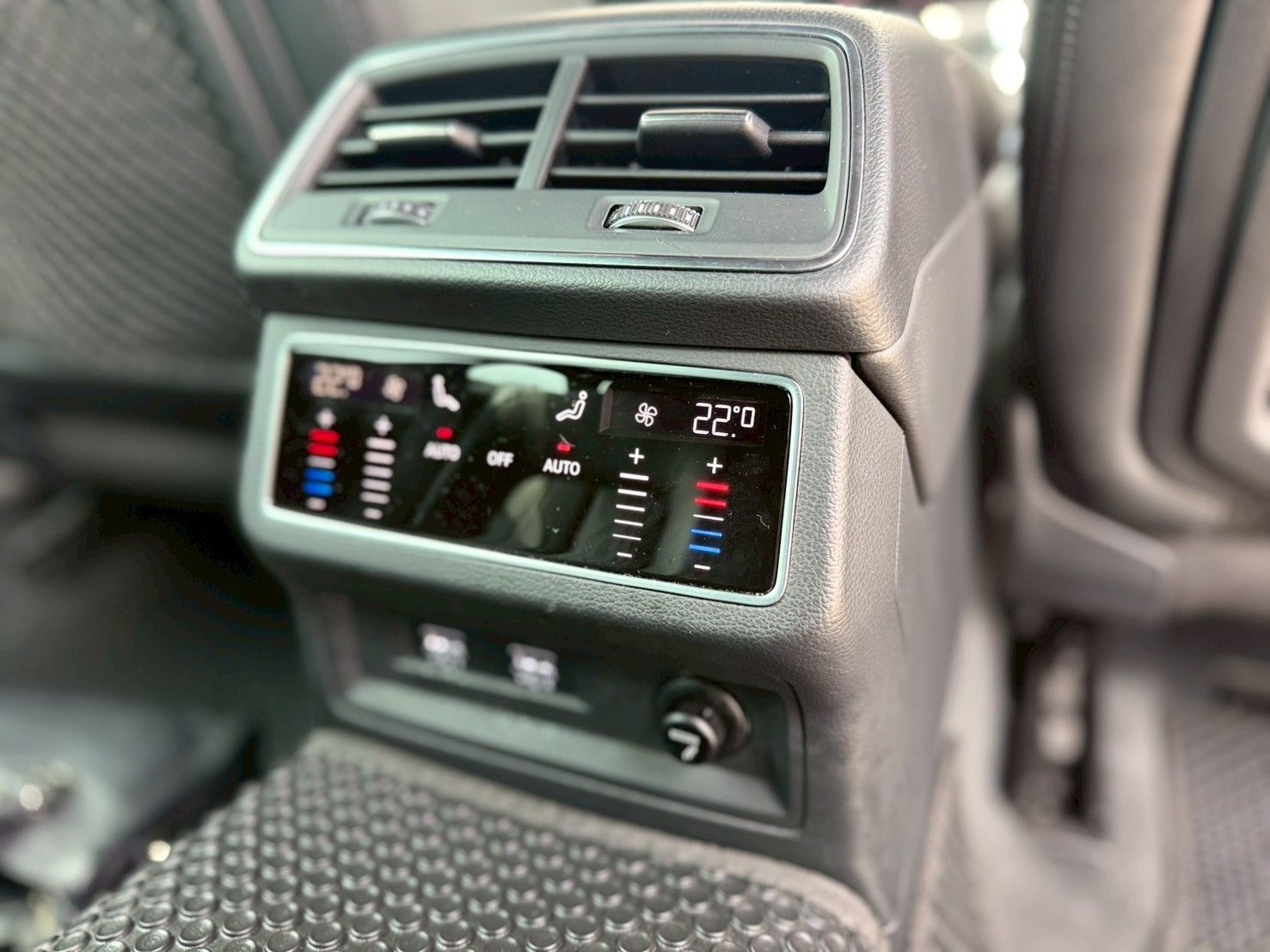 Audi A6 Avant 45 TFSI S-line Black Edition ปี 2020 สีเทา