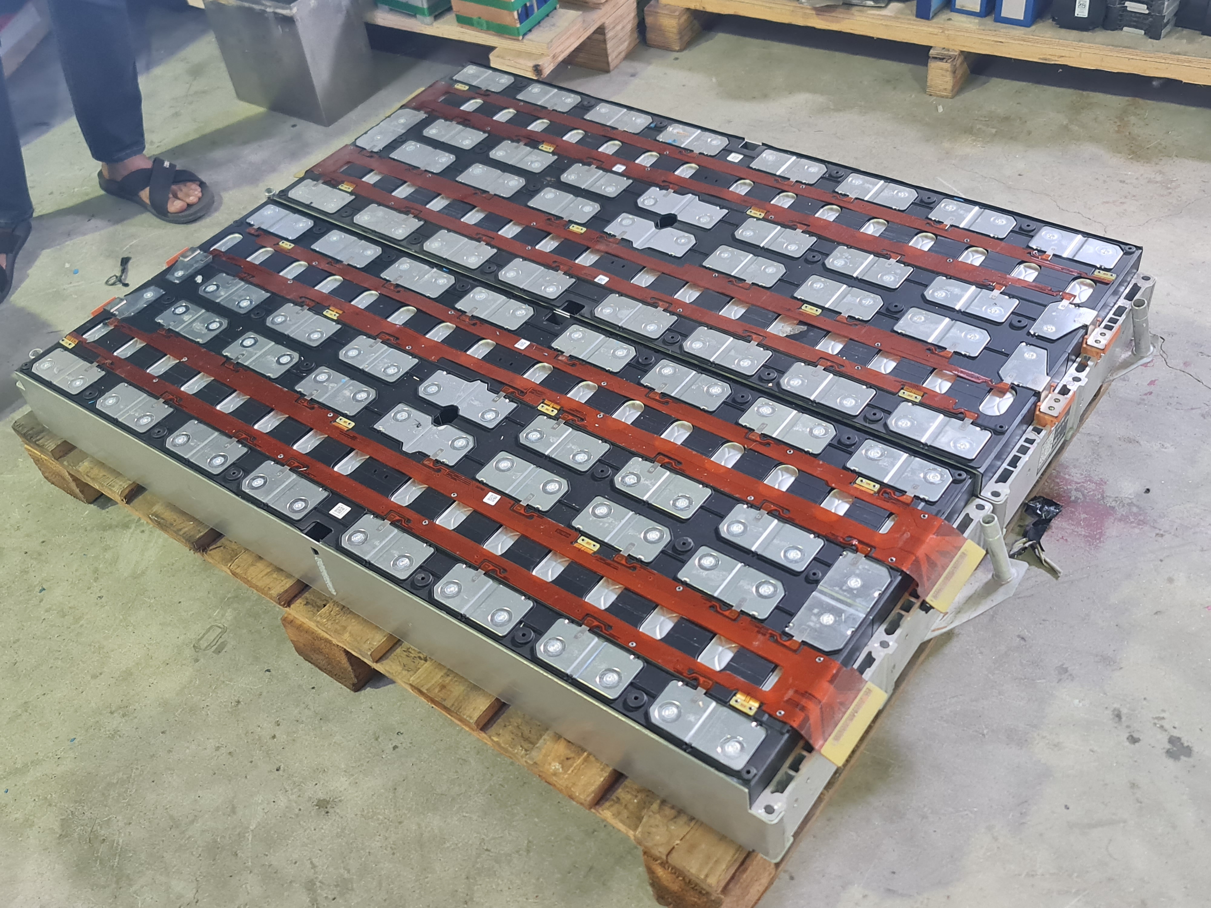 แบตเตอรี่รถไฟฟ้า ชนิด NMC 3.7v 242Ah รวม 87kwh สำหรับรถไฟฟ้าทำเอง 350v