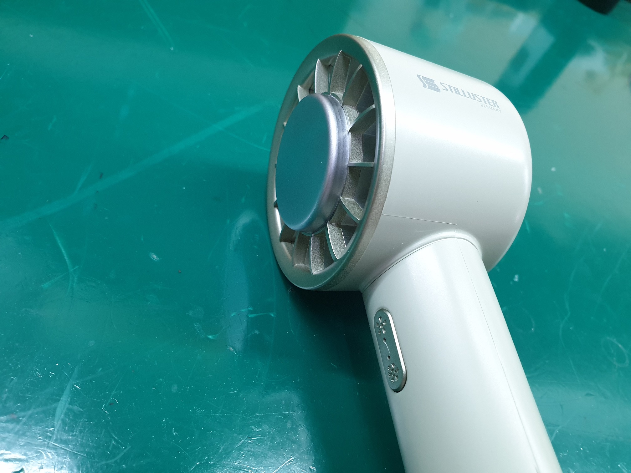 ซ่อมพัดลมมือถือแบบพกพา ยี่ห้อ STILLUSTER รุ่น ST-AF200 อาการชาร์จไฟไม่เข้า