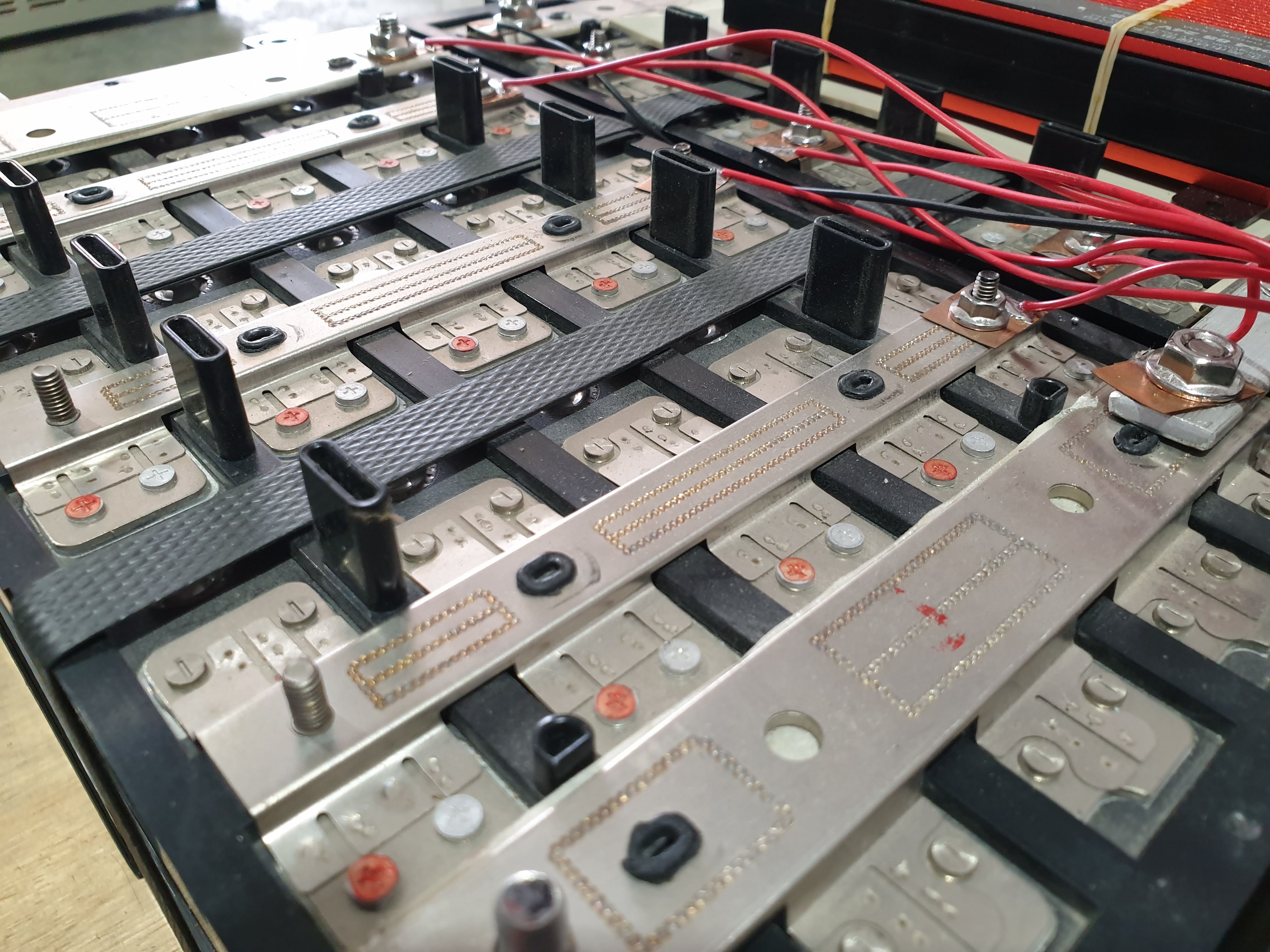 แบตเตอรี่ลิเธียมฟอสเฟส 24v 100Ah พร้อม bms 100a ประกอบตามสั่ง