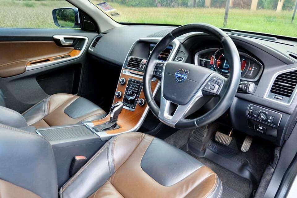 Volvo XC60 D4 Sport Crossover เครื่อง 2.0 Diesel Turbo ปี 2014