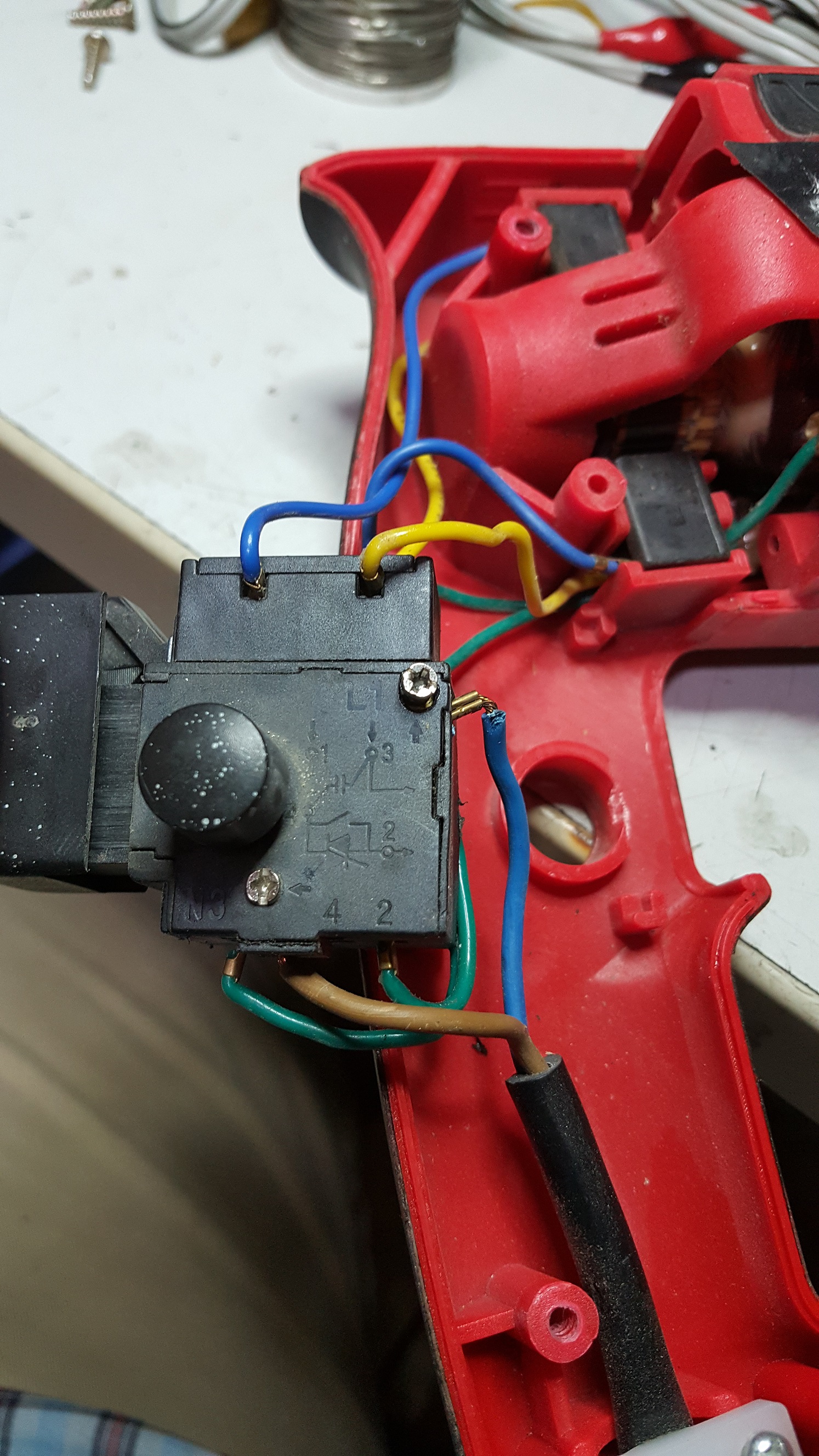 ซ่อมสว่านไฟฟ้า ยี่ห้อ MAKTEC รุ่น MT814 อาการไฟไม่เข้า