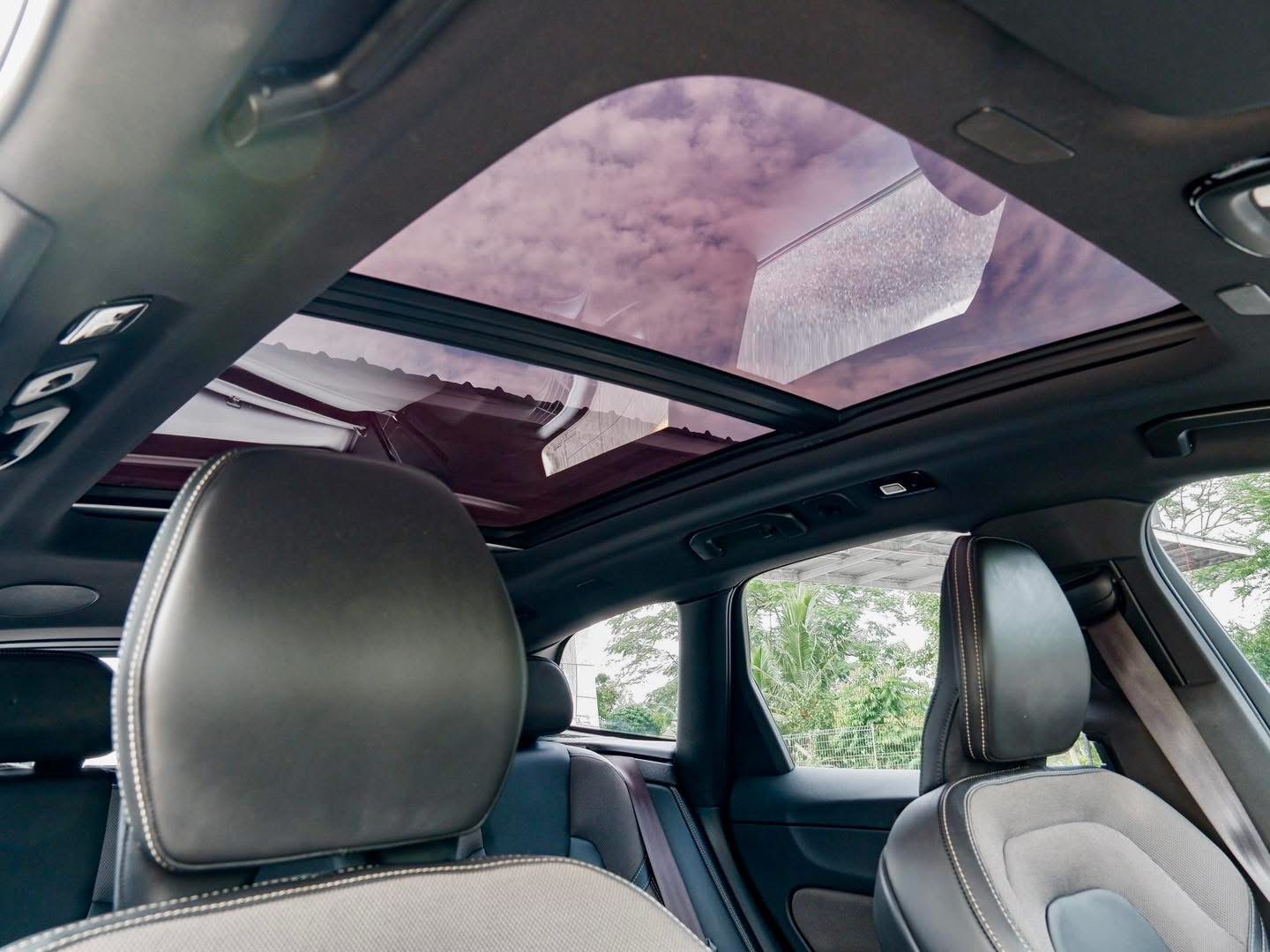 Volvo XC60 Recharge T8 AWD R-Design ปี 2022