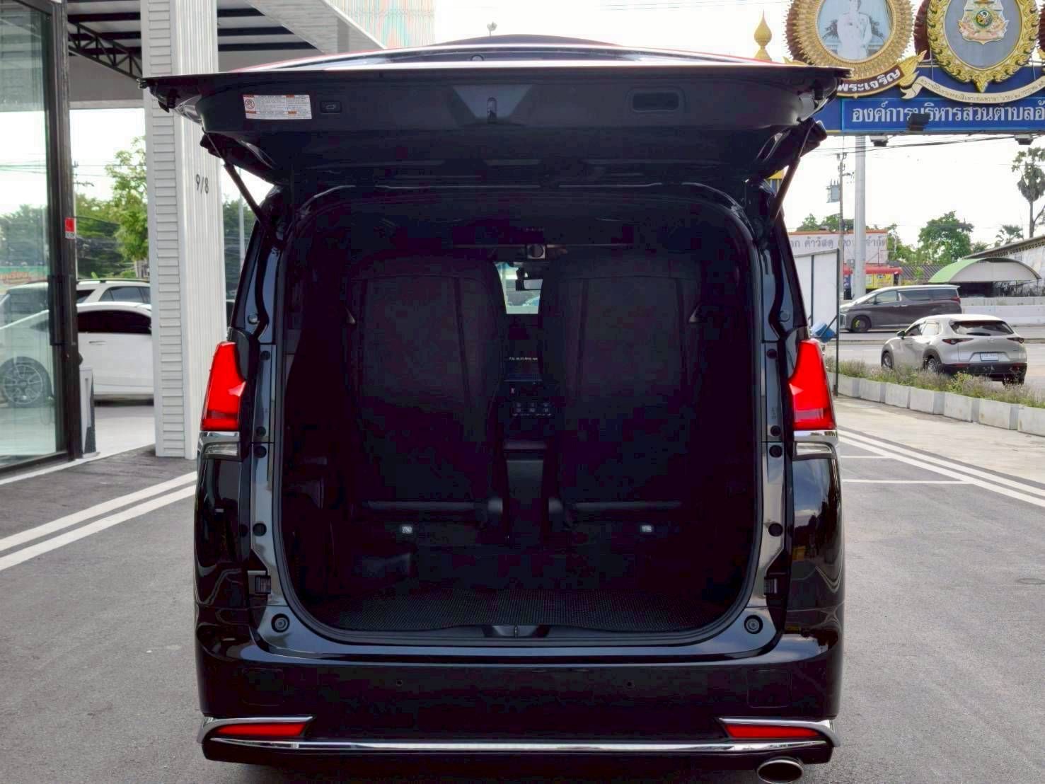 LEXUS LM300h Executive Lounge 4 Seat Hybrid E-four ปี 2023