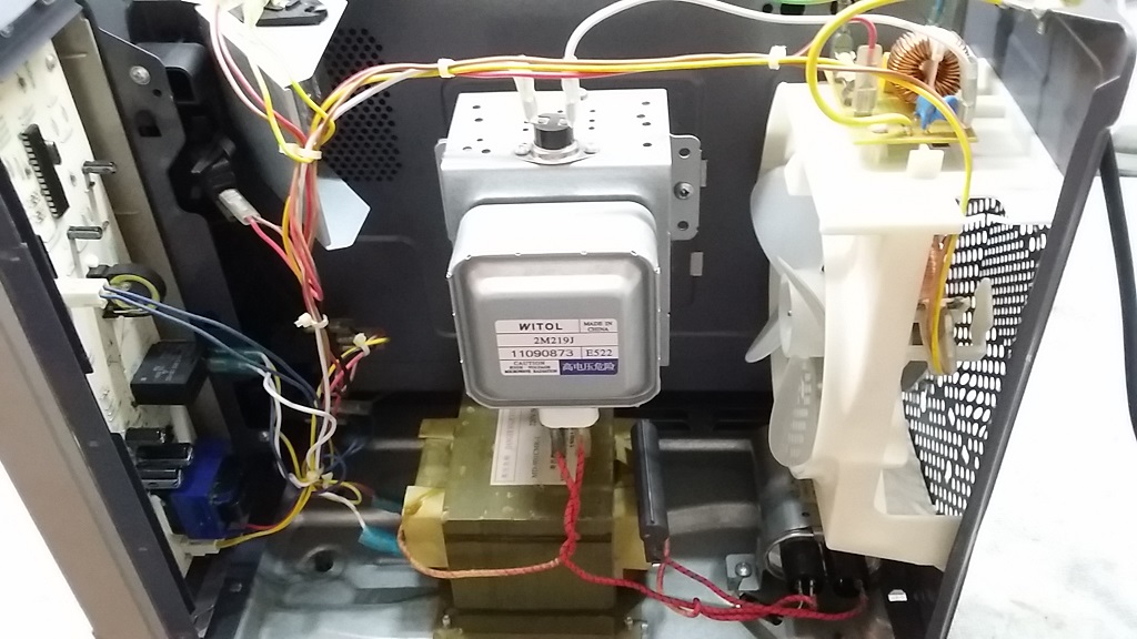 ซ่อมไมโครเวฟ ยี่ห้อ Electrolux รุ่น EMS3027X อาการเครื่องทำงานบ้างไม่ทำบ้าง