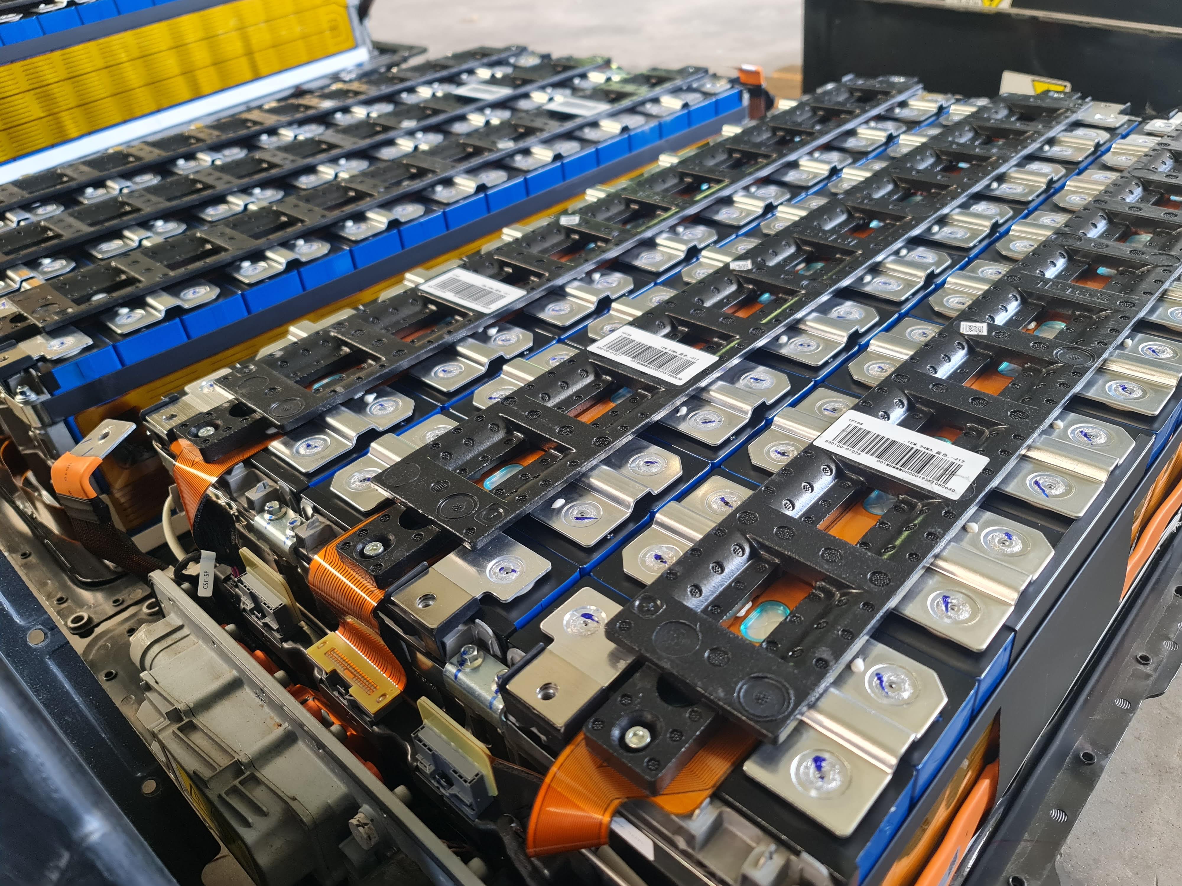 แบตเตอรี่ลิเทียมฟอสเฟส CATL 3.2V 200Ah 228Ah 302Ah สำหรับใช้งานหนัก กระแสสูง โฟลคลิฟท์ไฟฟ้า โซล่าเซลล์