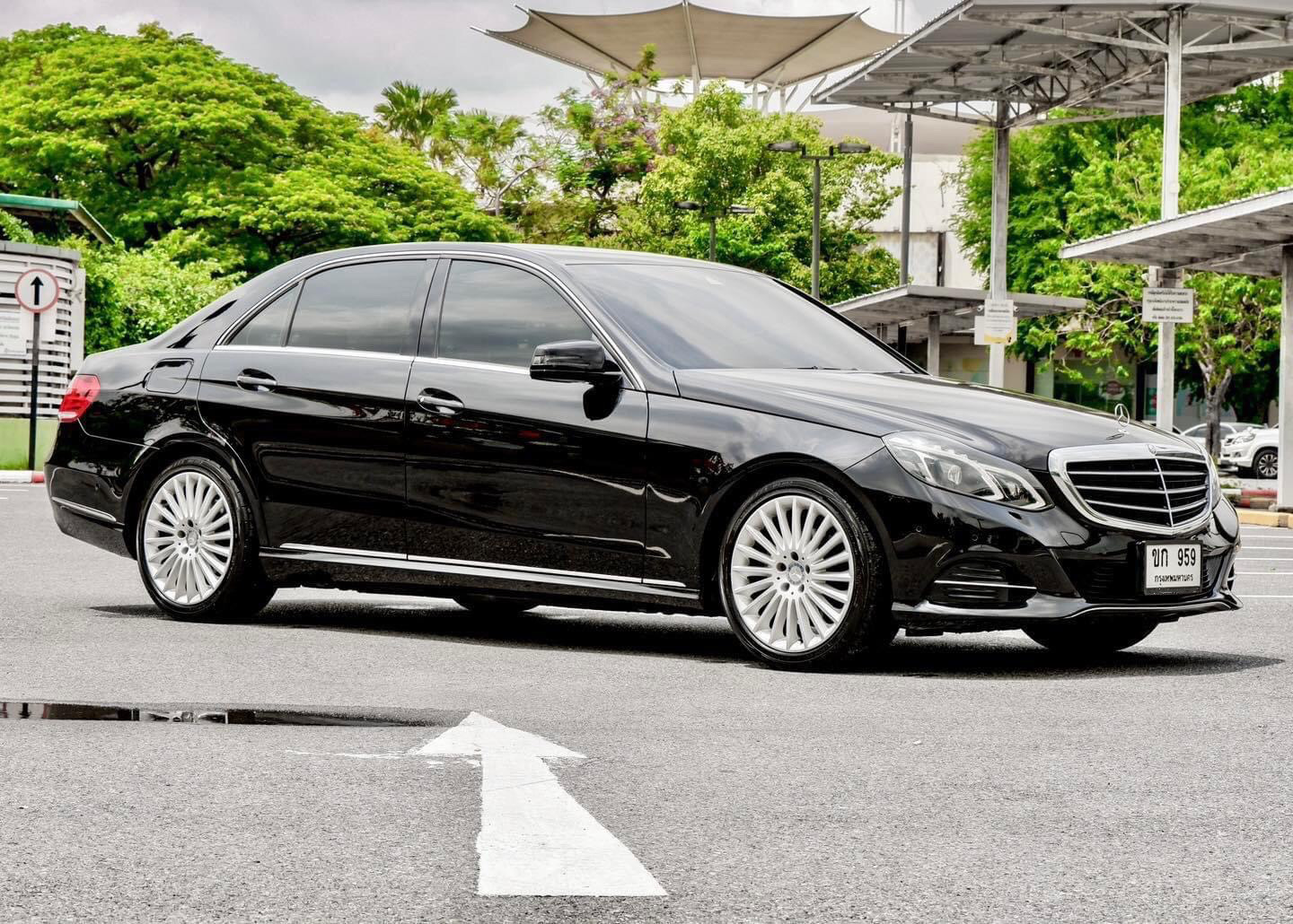 Benz W212 E200 CGI Facelift Executive Package ปี 2013