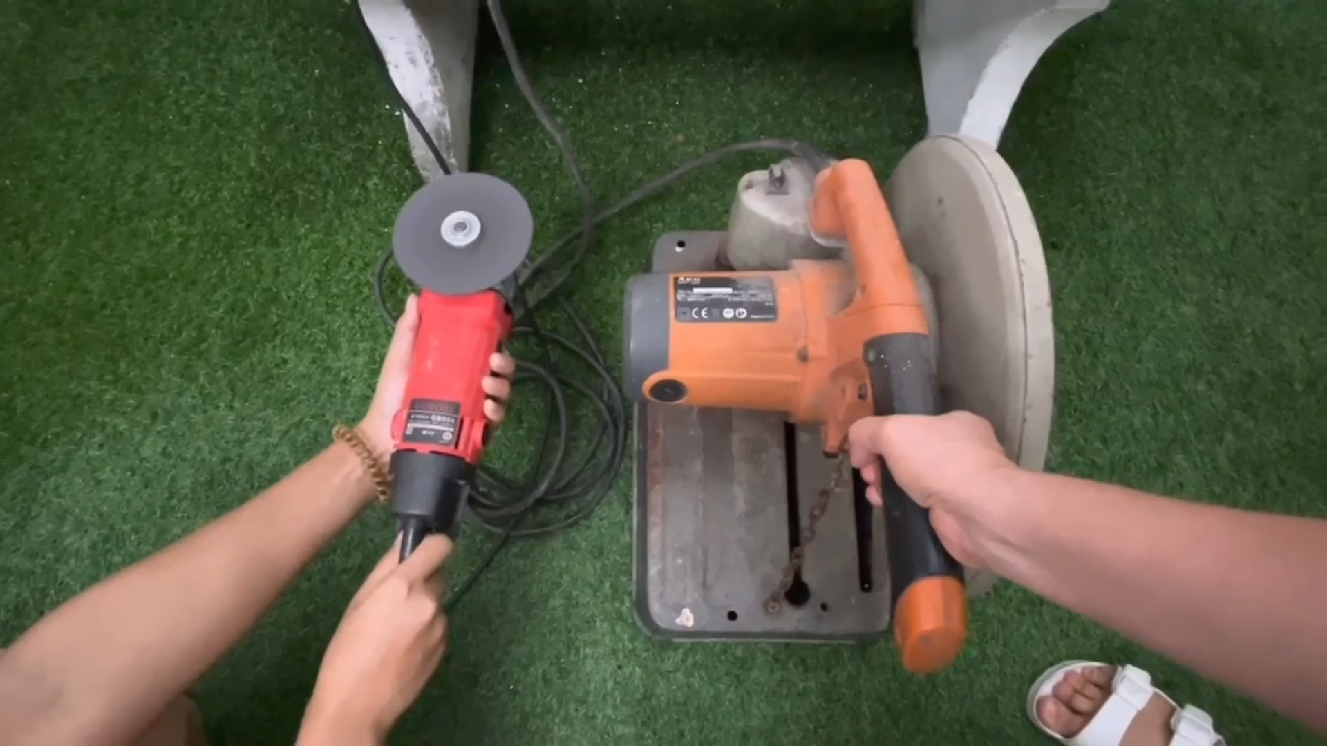 ตัวแปลงไฟ 12V เป็นไฟบ้าน 220V ขนาด 3,000W ยี่ห้อ WE POWER MAX