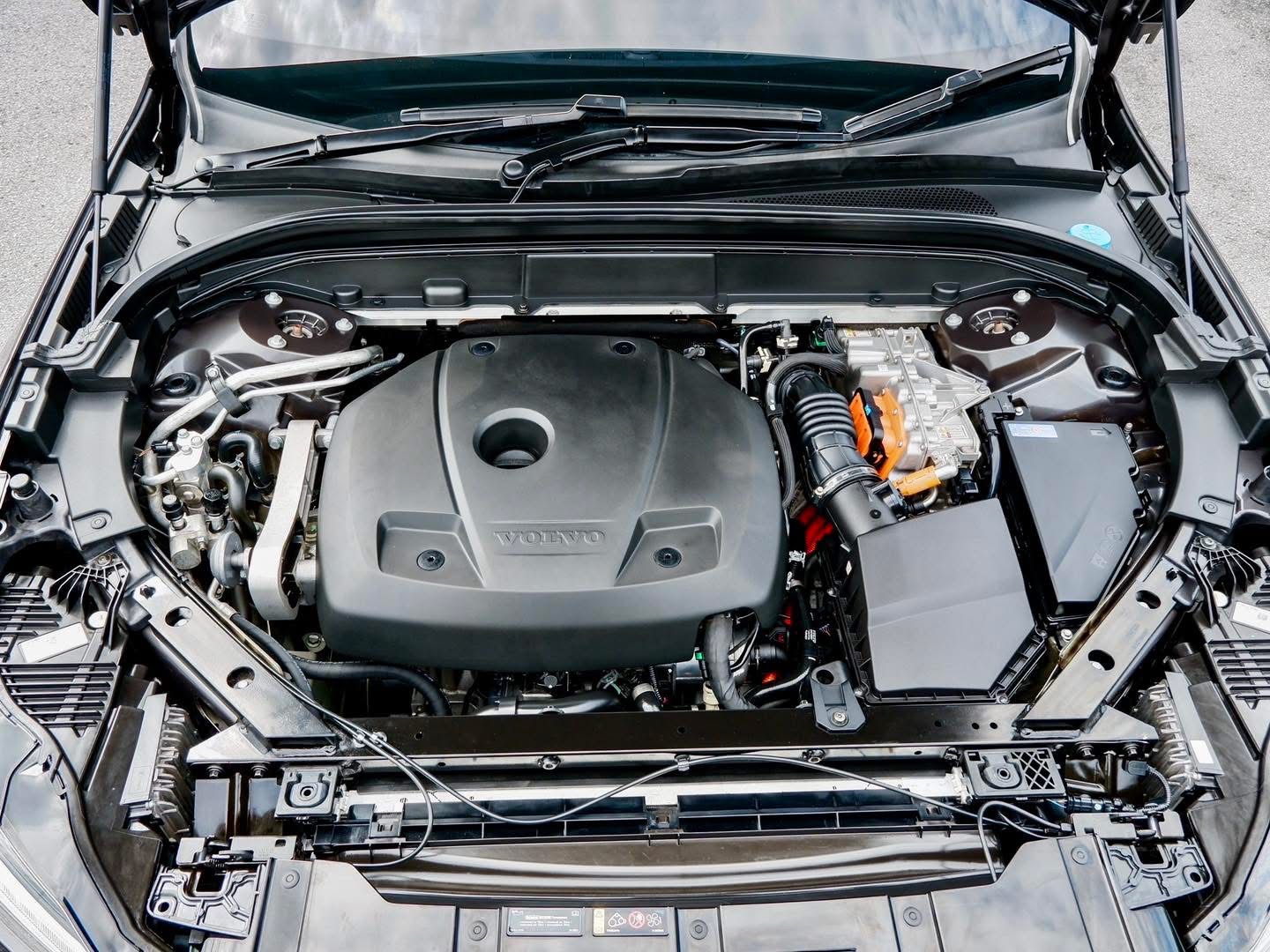 Volvo XC60 Recharge T8 AWD R-Design ปี 2022