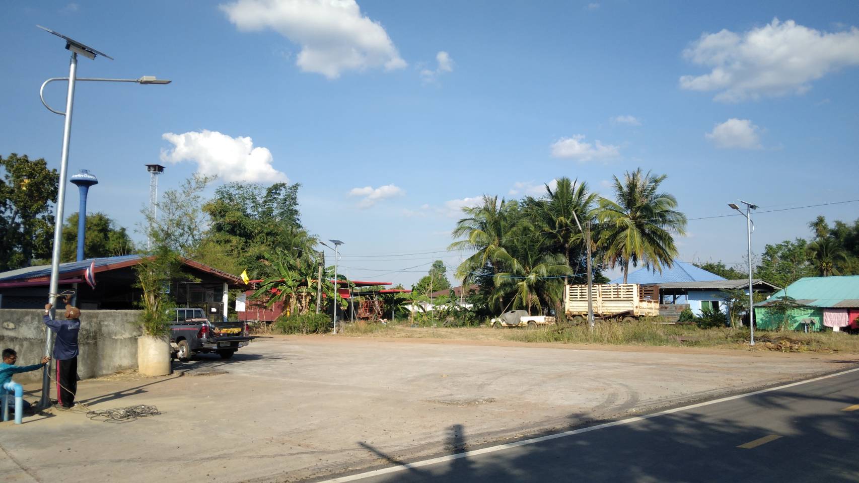 ตัวอย่างผลงานติดตั้งไฟถนนโซลาร์เซลล์