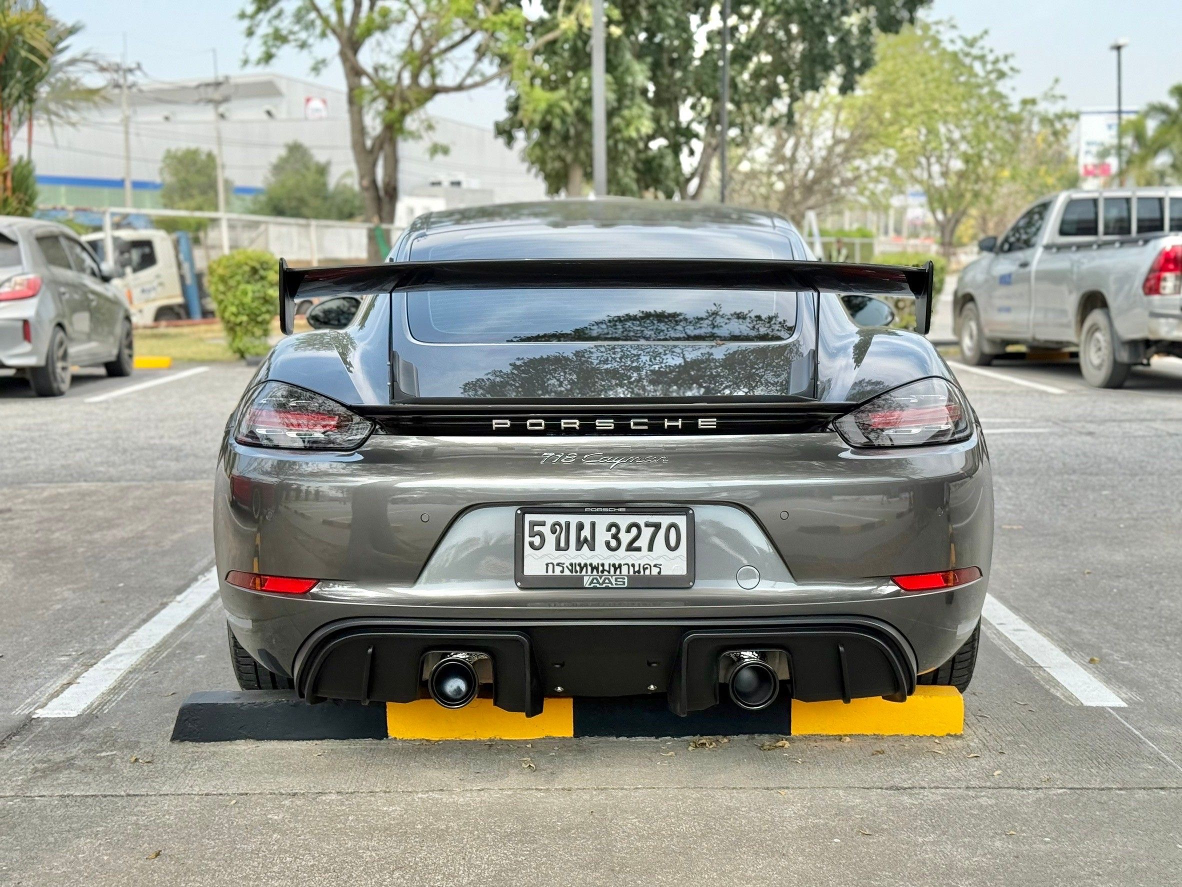 Porsche Cayman 718 GT4 ปี 2019