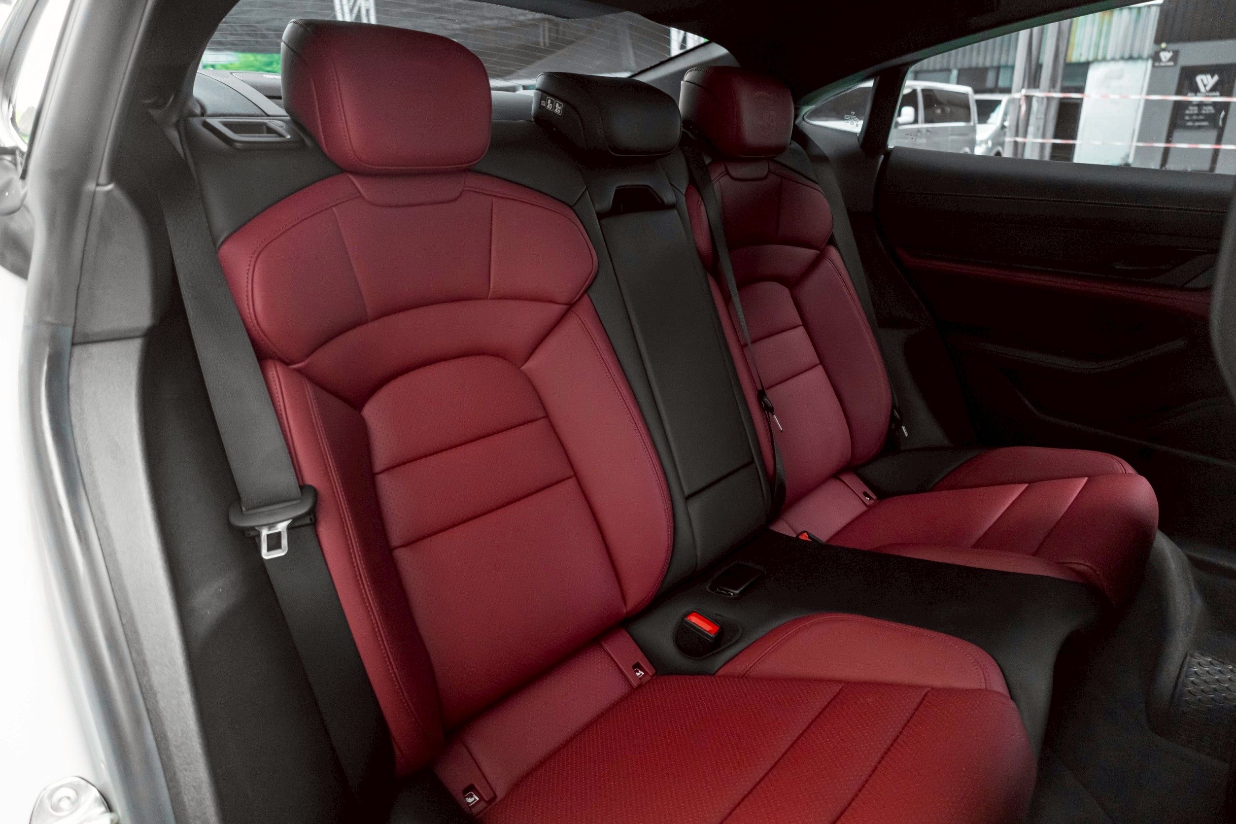 Porsche Taycan Crayon ปี 2023