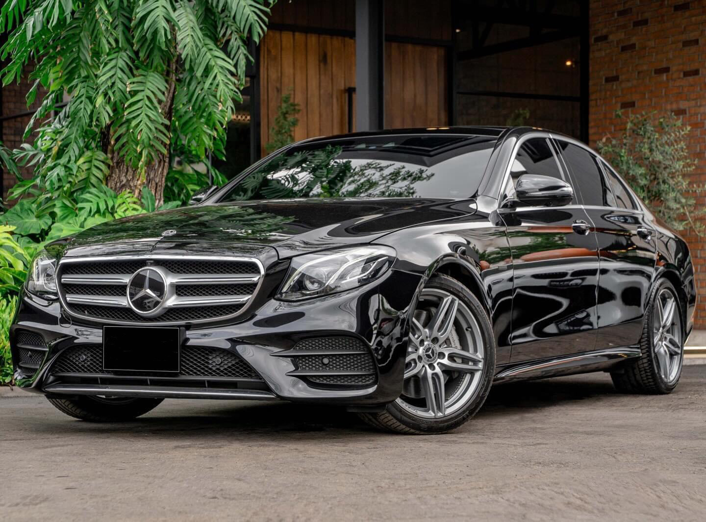 Mercedes-Benz E350e AMG Plug-in Hybrid ปี 2018