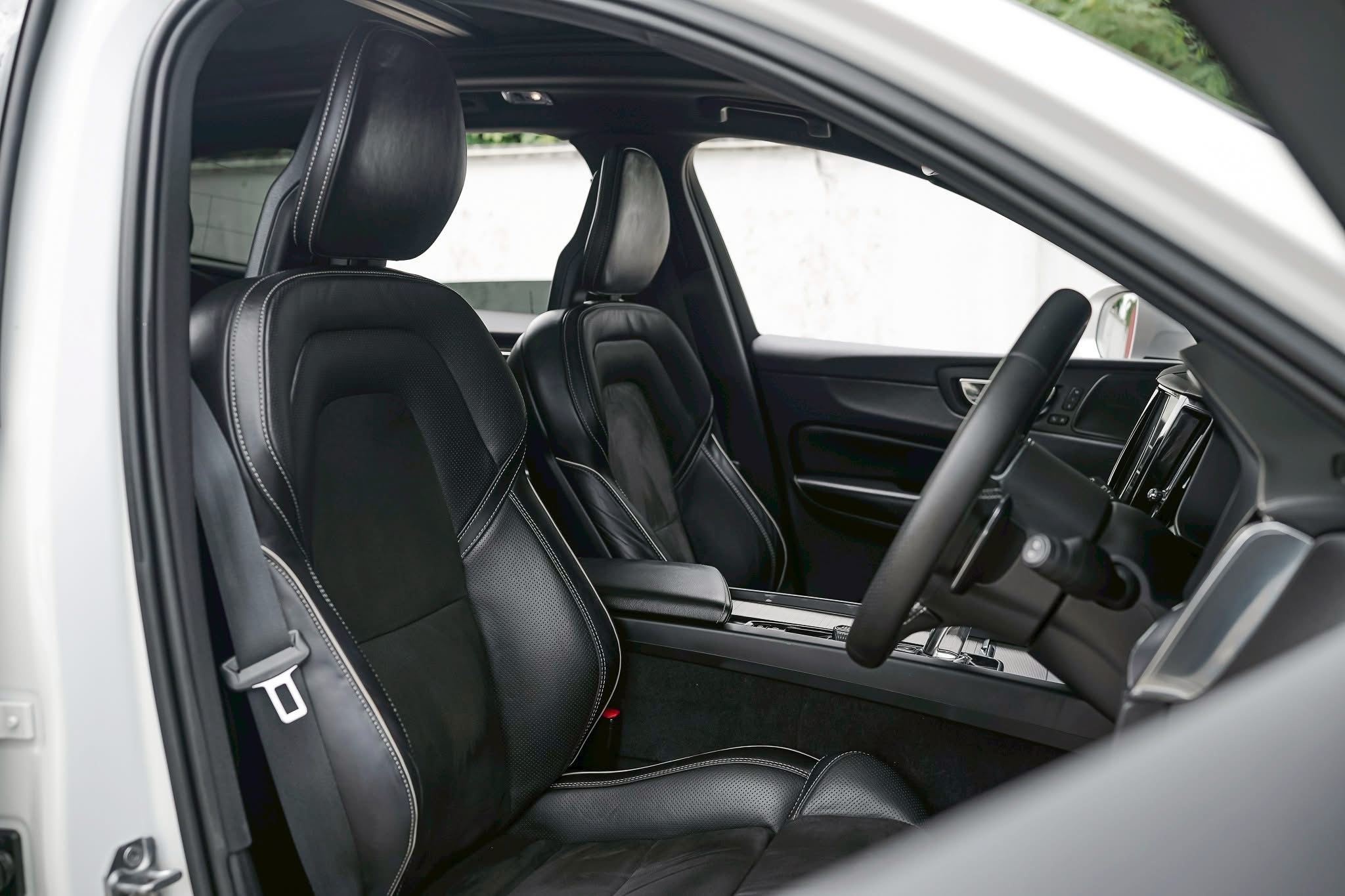 Volvo XC60 T8 Plug-in Hybrid R-Design ปี 2019
