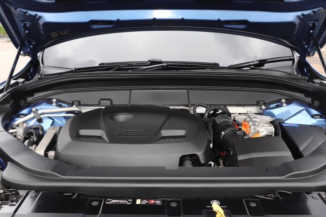 VOLVO XC60 2.0 T8 Recharge R-DESING ปี2018