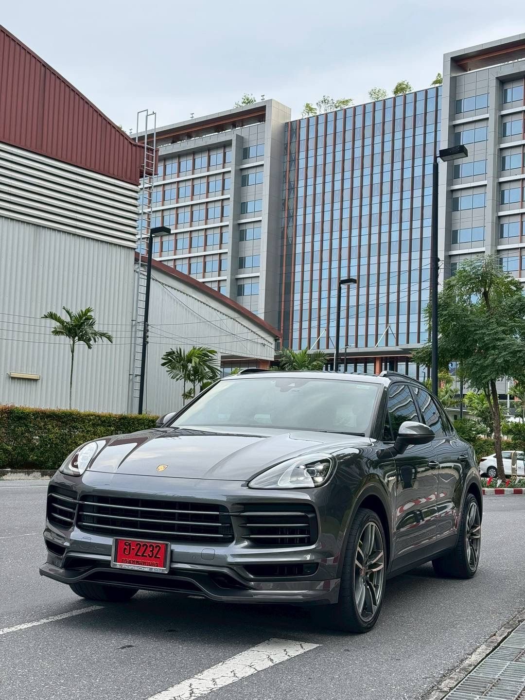Porsche Cayenne SUV Plug-in hybrid ปี 2019