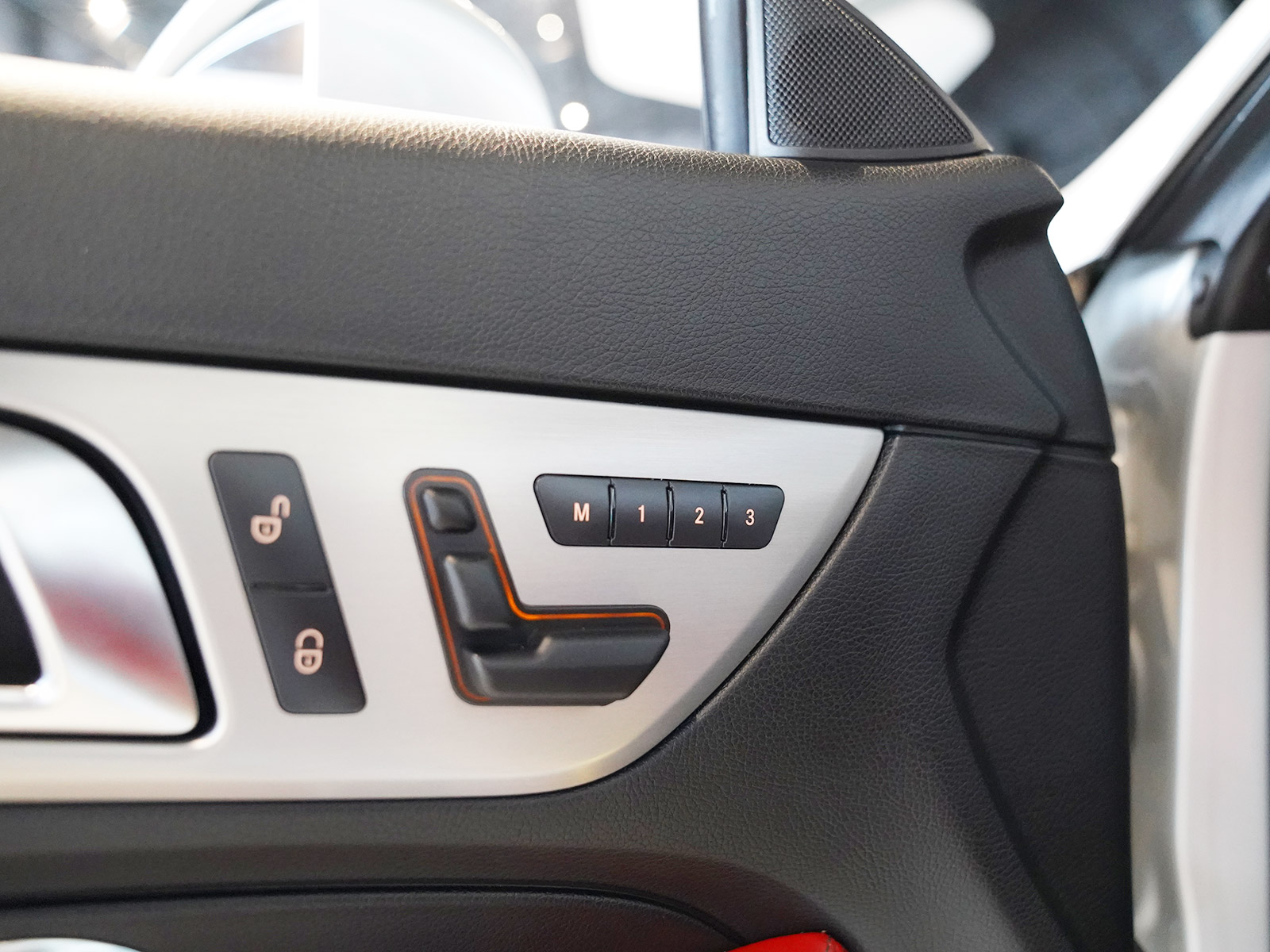 MERCEDES BENZ SLK200 AMG ปี 2011