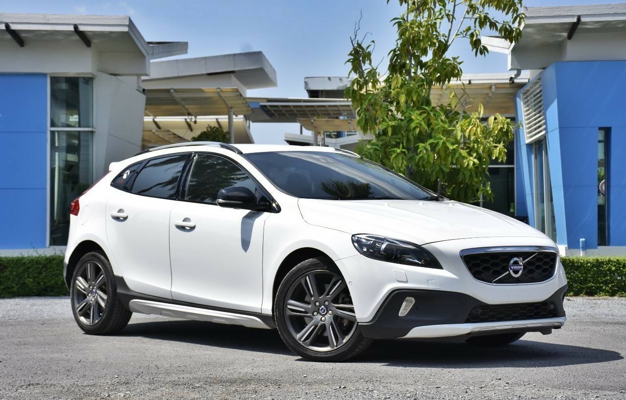 Volvo V40 D4 Cross Country ปี2017