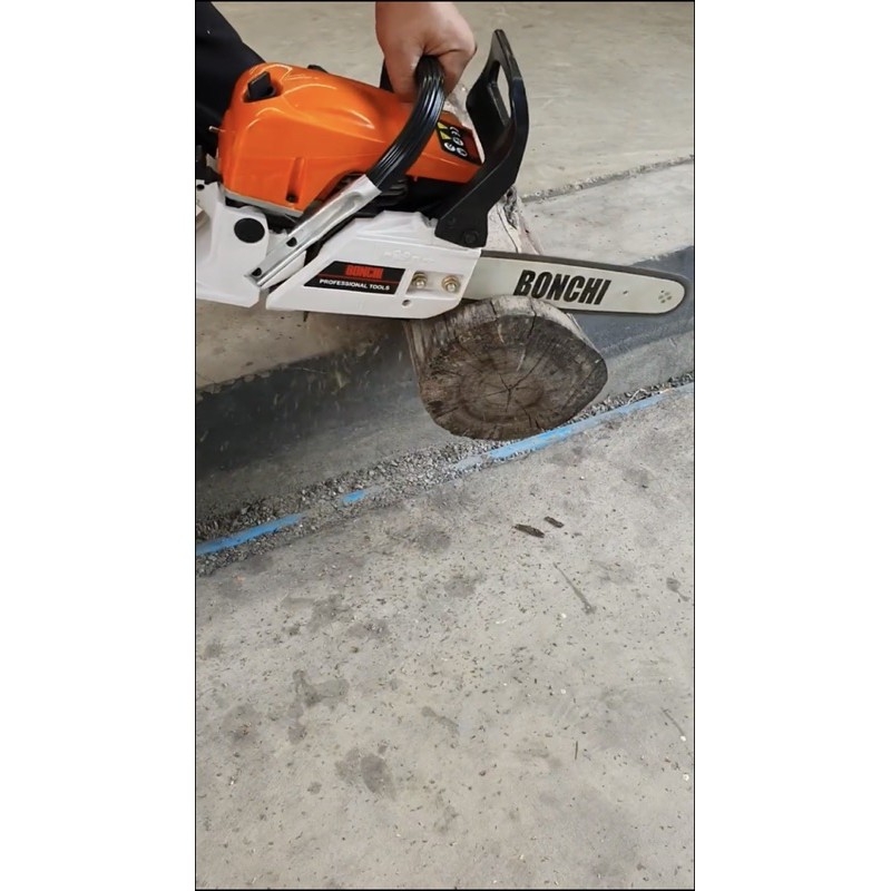 เลื่อยยนต์ Bonchi รุ่นเครื่องใหญ่ โซ่ 3 เส้น และ บาร์ 2 อัน พร้อมอุปกรณ์ครบ
